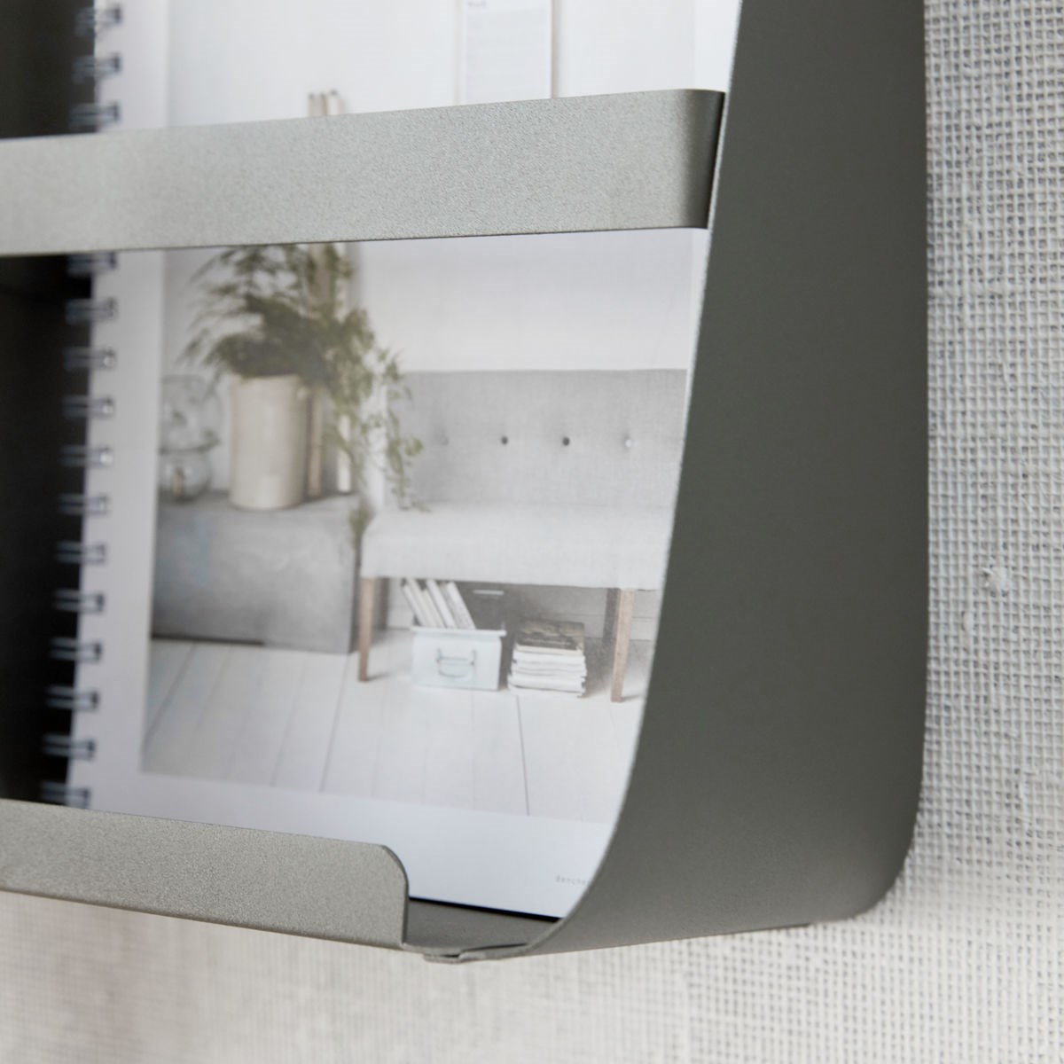 Stojan na časopisy khaki_1