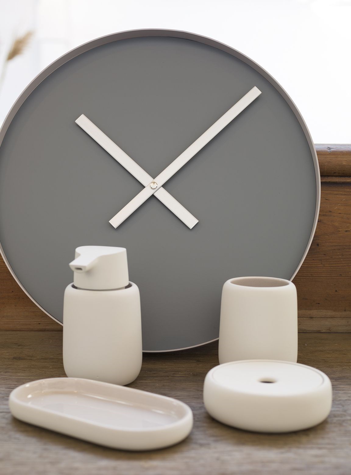 Obrázek z Nástěnné hodiny RIM velké světle hnědé 