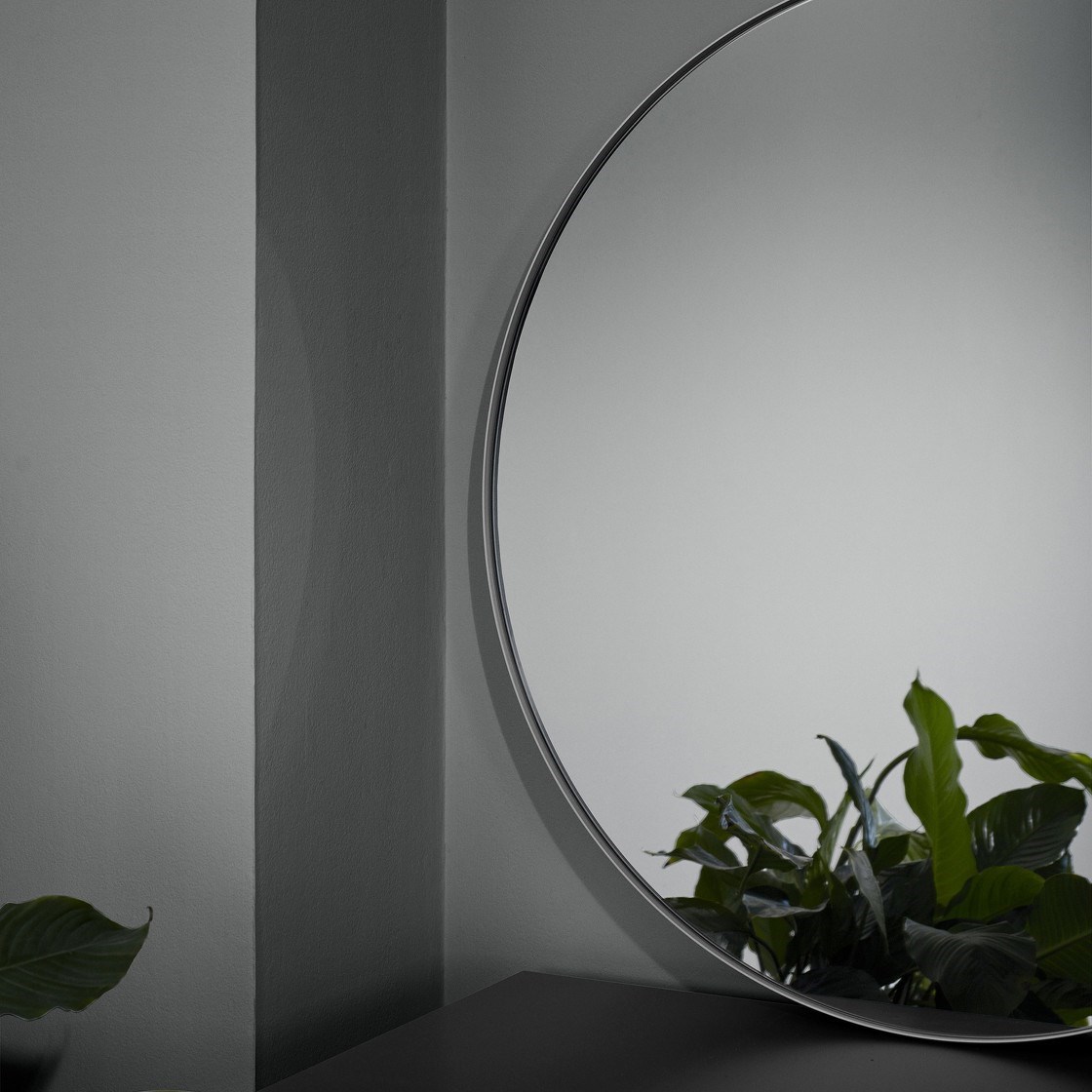 Obrázek z Kulaté závěsné zrcadlo RIM 80 cm šedohnědá 