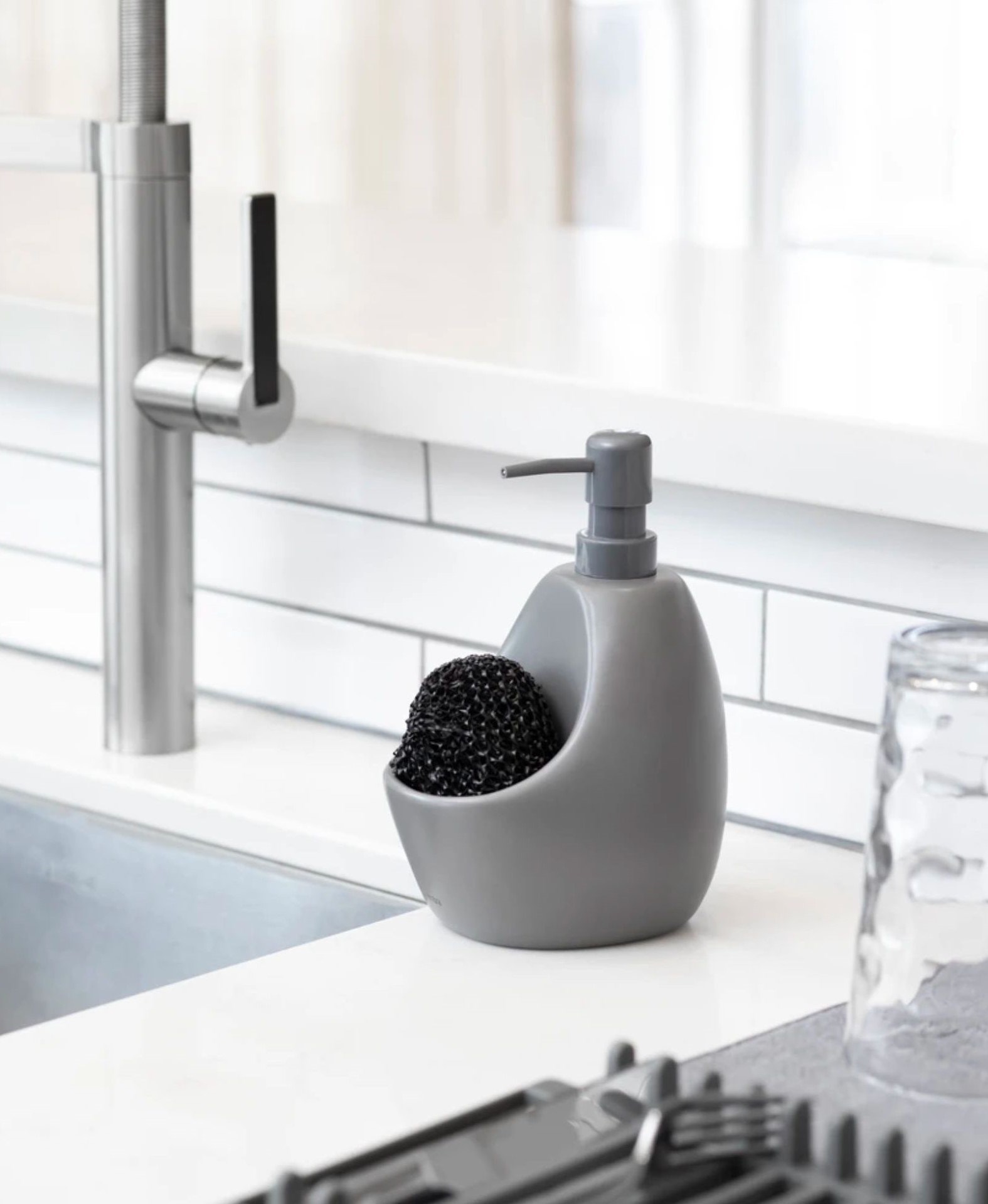 Obrázek z Dávkovač saponátu Umbra JOEY 600ml šedý 