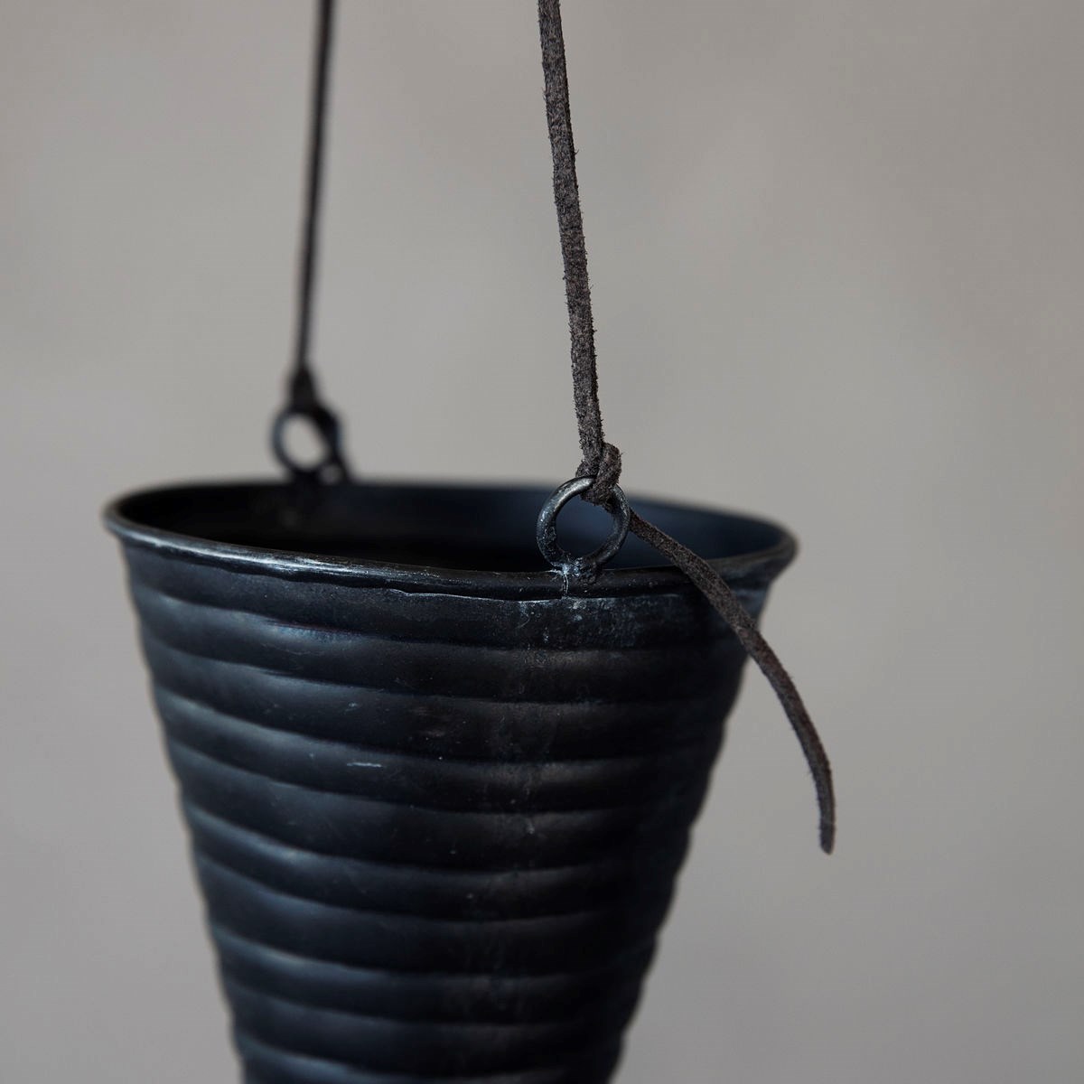 Závěsná kónická dekorace INAYA černá_2