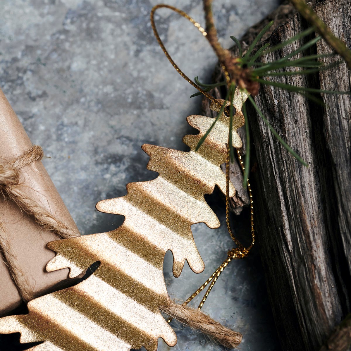 Dekorace plech. strom TREE zlatý_2