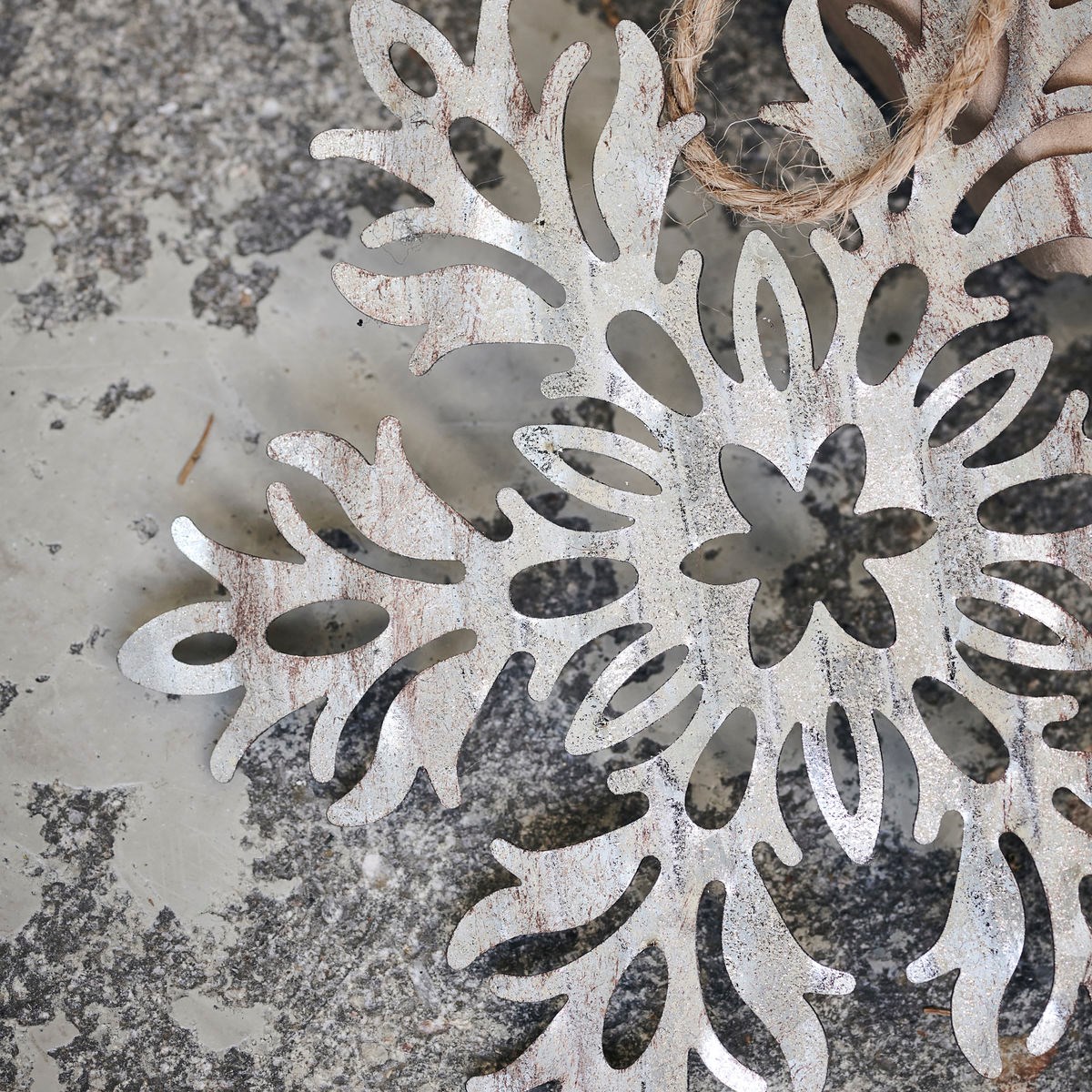 Dekorace plech. květina SNOW FLOWER stříbrná_0