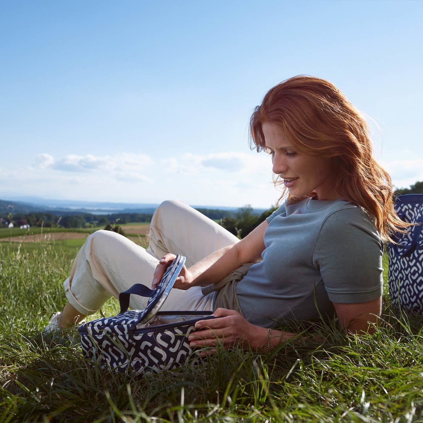 Termotaška Coolerbag M pocket signature navy_0