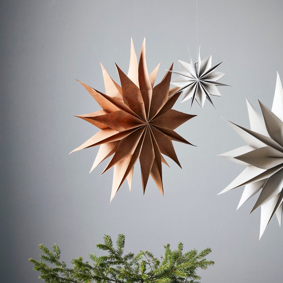 Obrázek z Papírová 12cípá hvězda House Doctor CAPELLA 50cm přírodní hnědá 