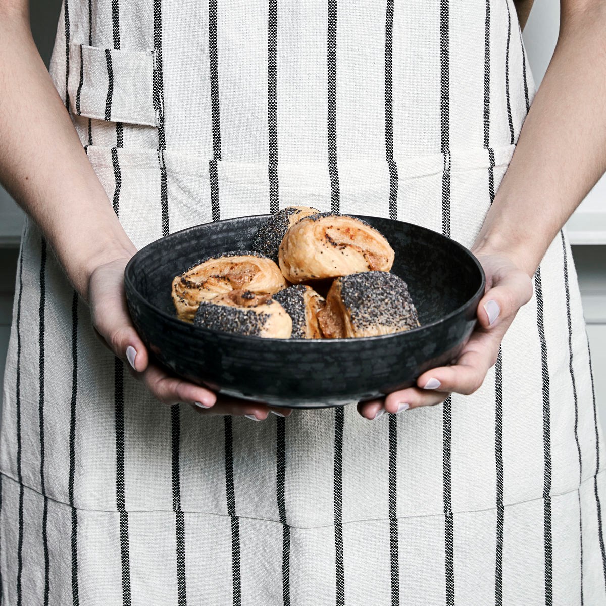 Zástěra DRY bílá s černými pruhy_1