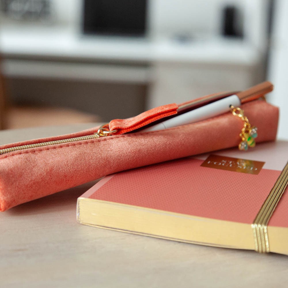 Sametový penál 18,5x3x2 cm koralle_0