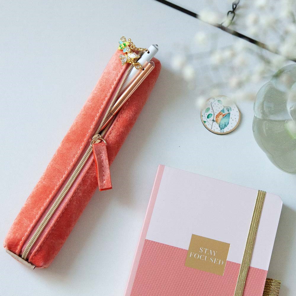 Sametový penál 18,5x3x2 cm koralle_1