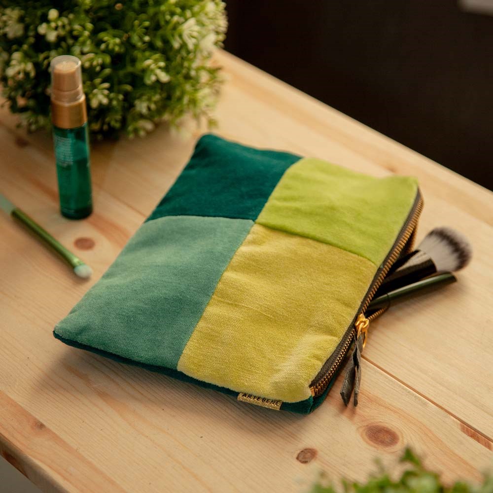 Sametová kosmetická taštička 22x15 cm Color Blocking grün_1