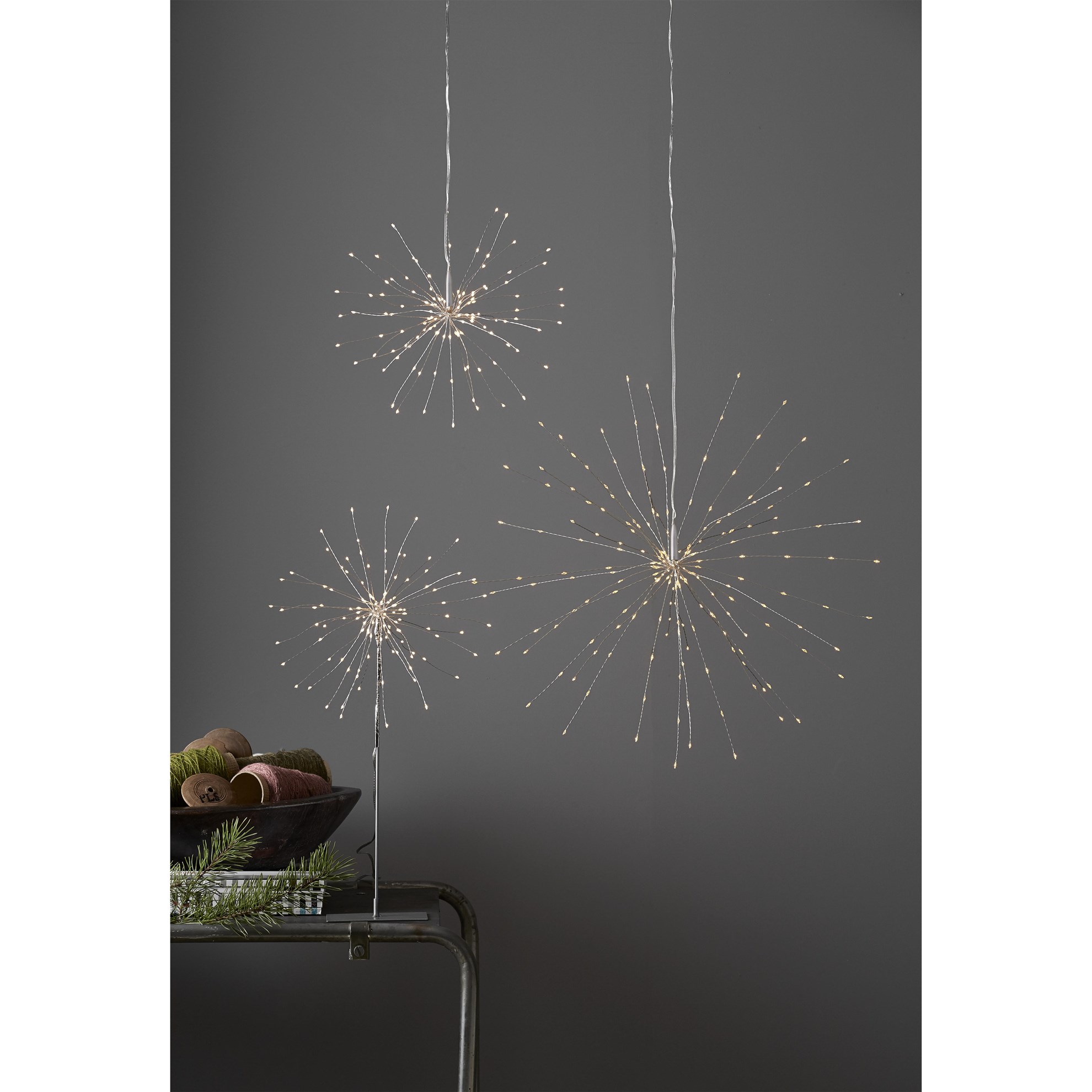 Závěsná svítící dekorace FIREWORK 200x LED P.45 cm stříbrná_0