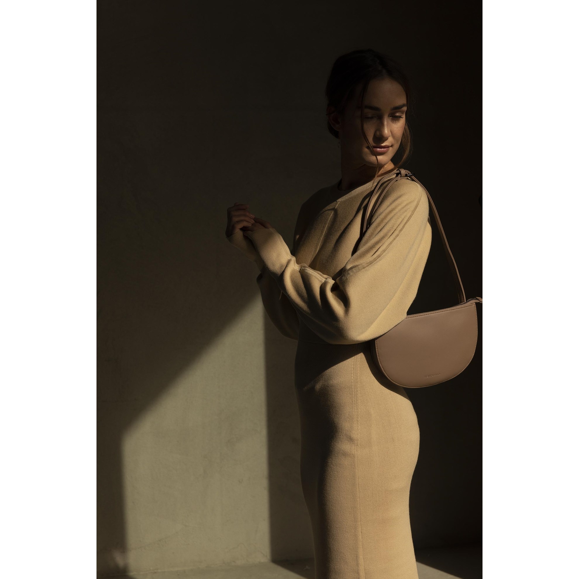 Kabelka s páskem TSUKI Monk & Anna hnědá_0