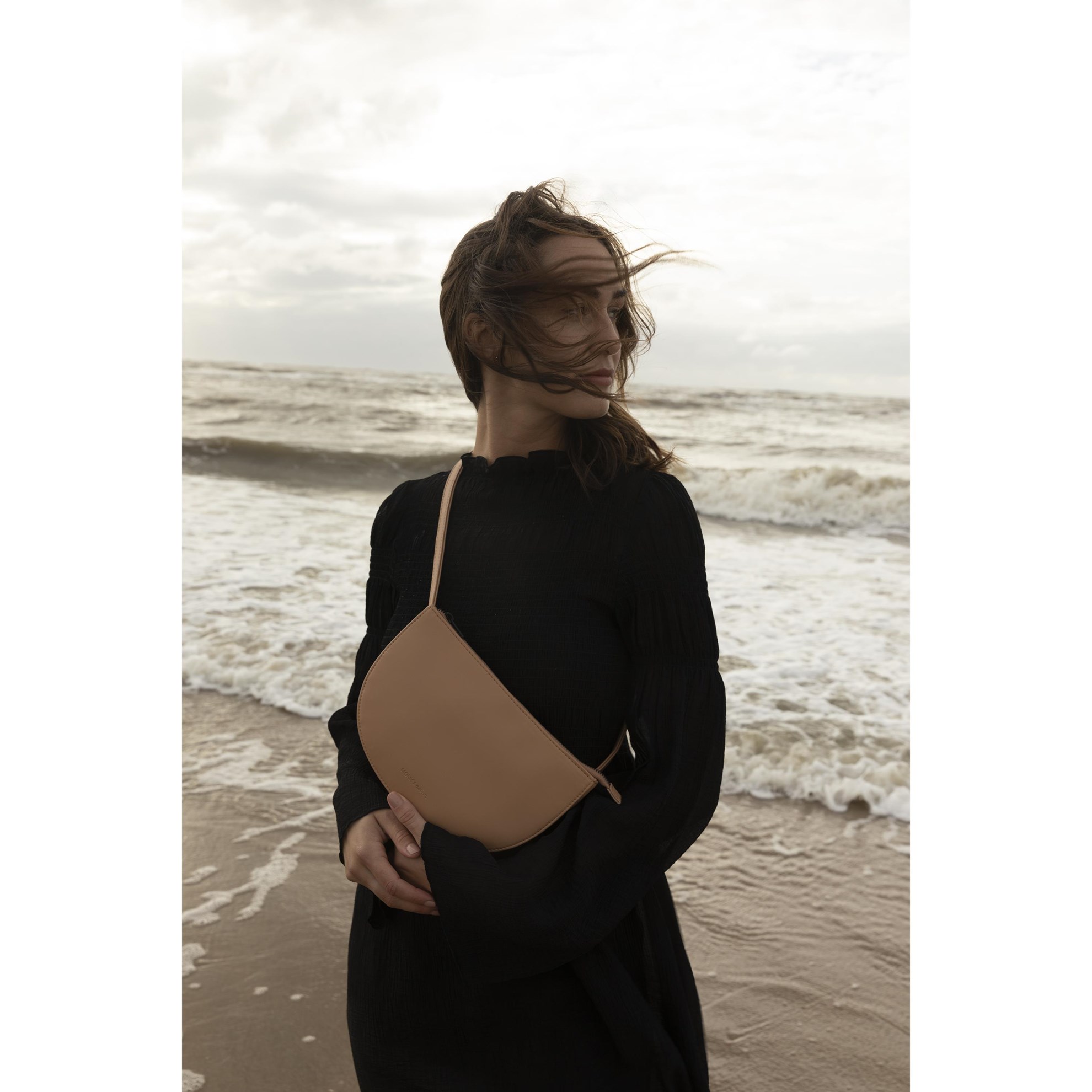 Kabelka s páskem TSUKI Monk & Anna sv. hnědá_0