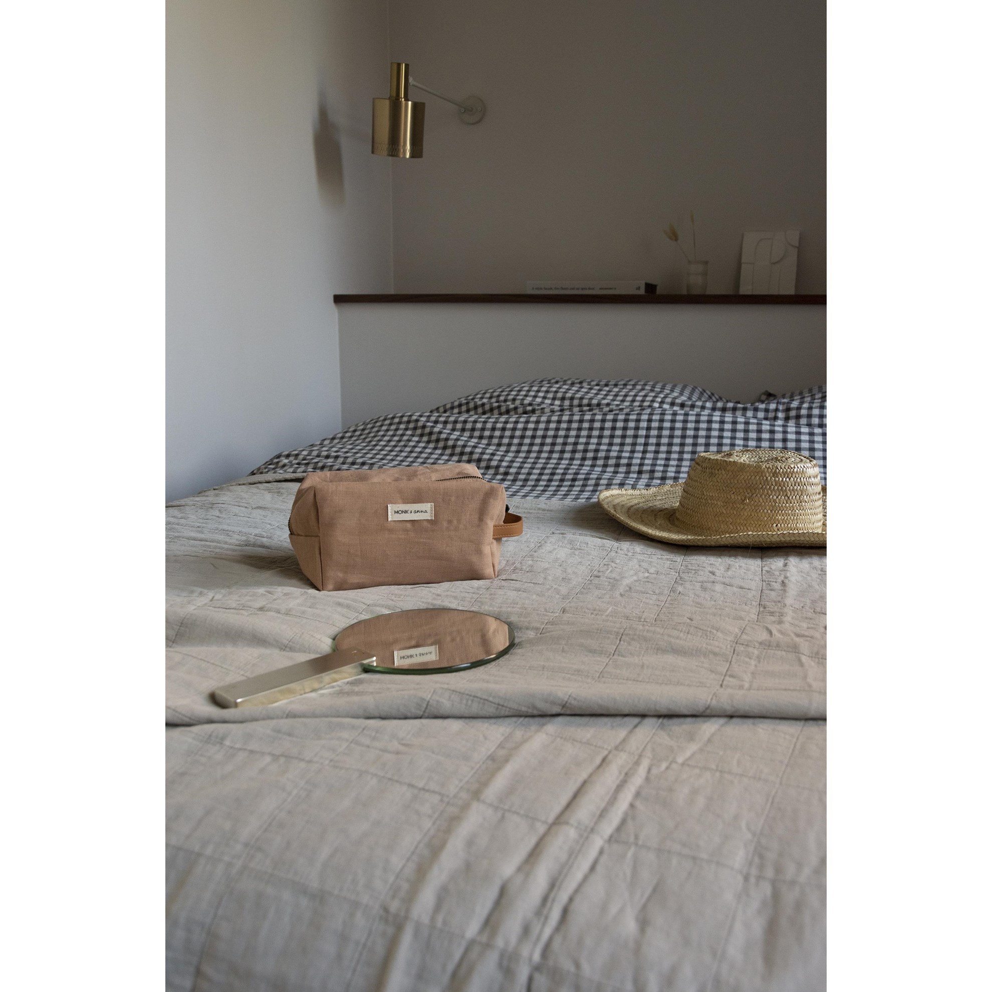 Lněná toaletní taška Monk & Anna sv. hnědá_2