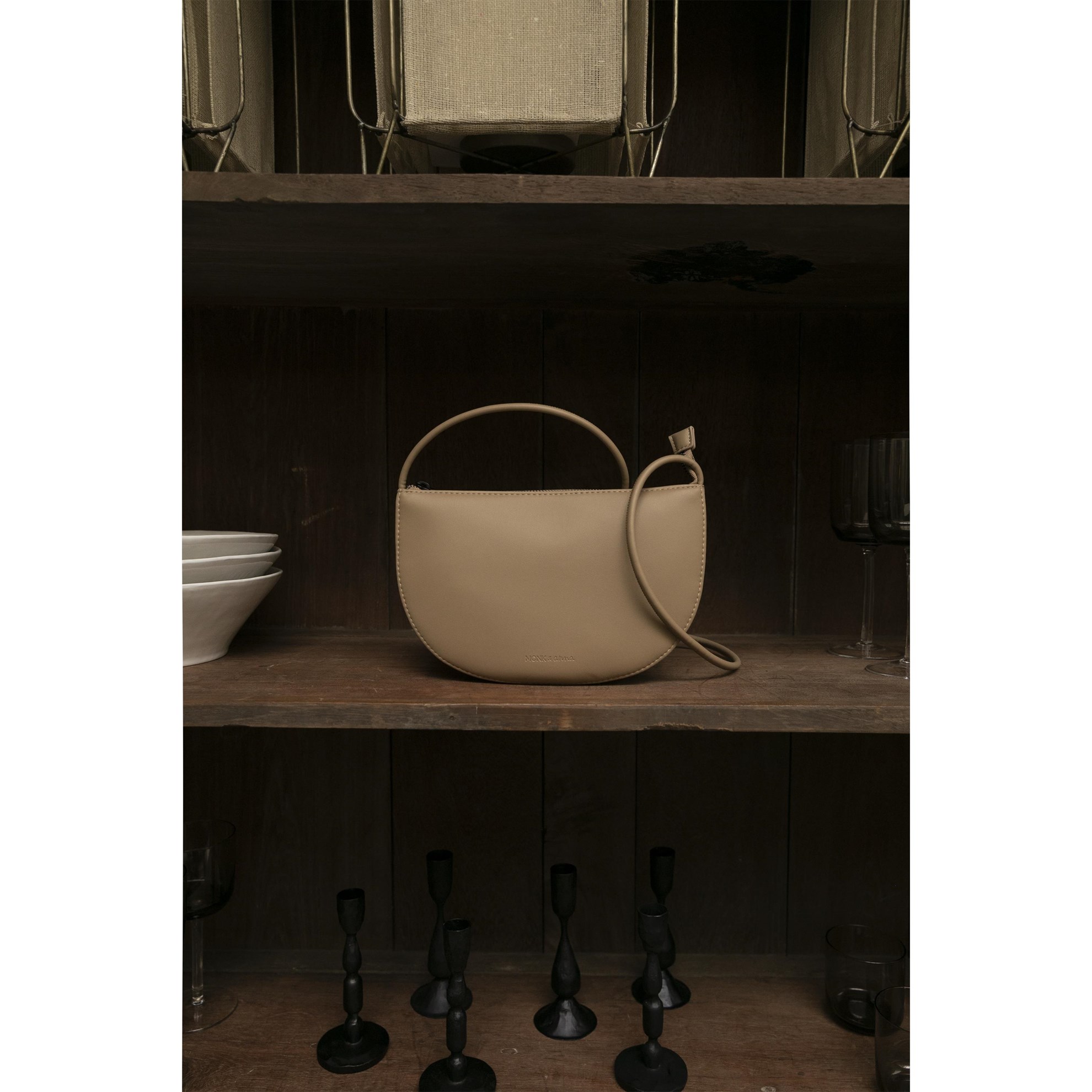 Kabelka FAROU half moon Monk & Anna sv. hnědá_1