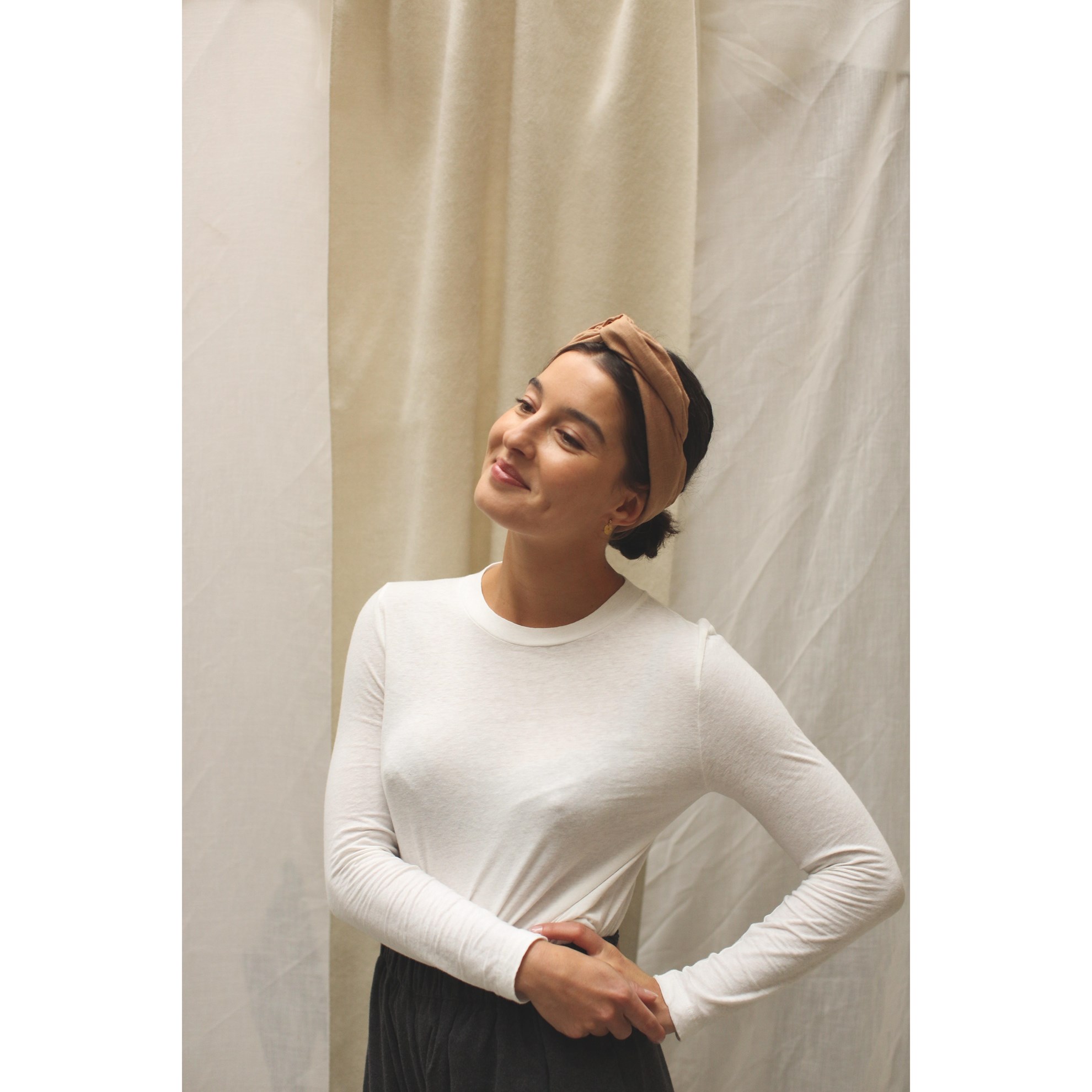 Látková čelenka s tenkým drátkem HEADBAND Monk & Anna birch_0