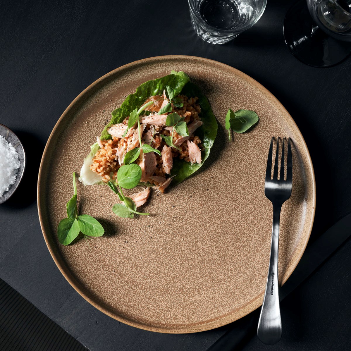 Jídelní talíř CARA 28cm hnědý_1