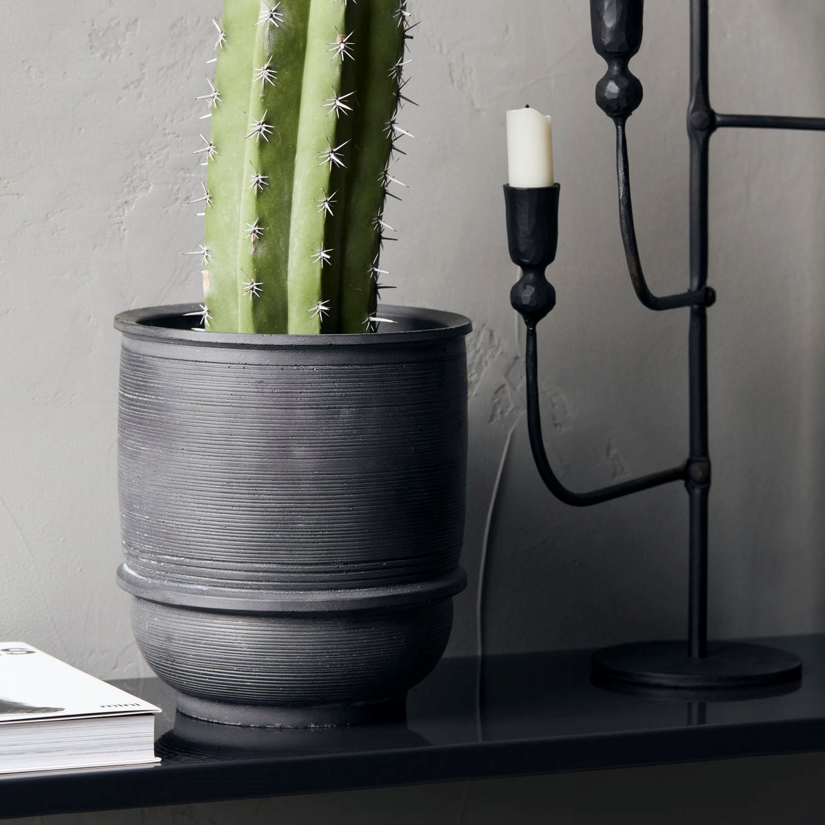 Květináč GROUND betonový 14 cm černý_1