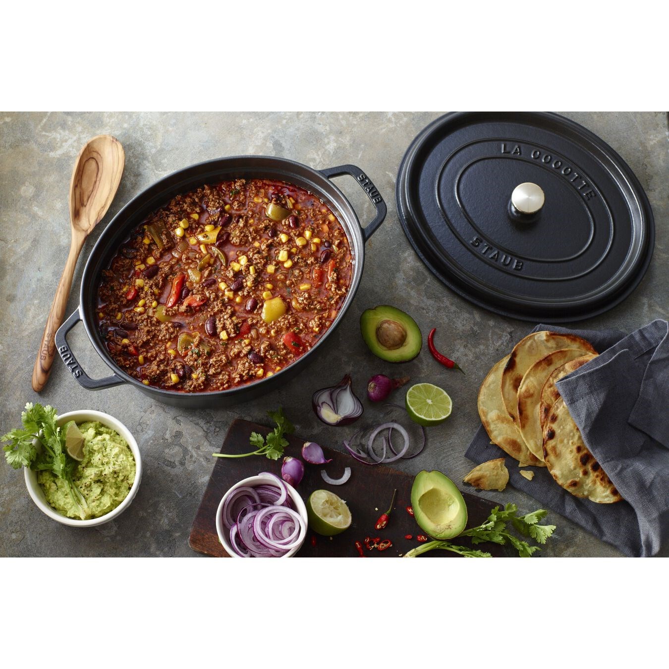 Hrnec STAUB oválný 27 cm černý_4