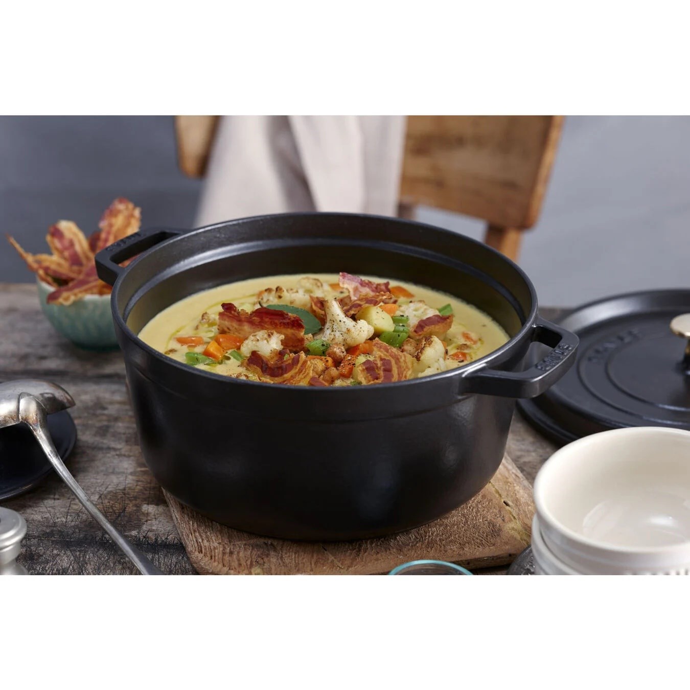 Hrnec STAUB kulatý 28 cm černý_3