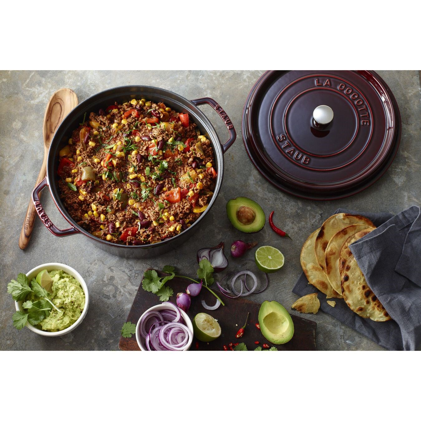 Hrnec STAUB kulatý 28 cm vínový_2