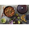 Hrnec STAUB kulatý 28 cm vínový_2