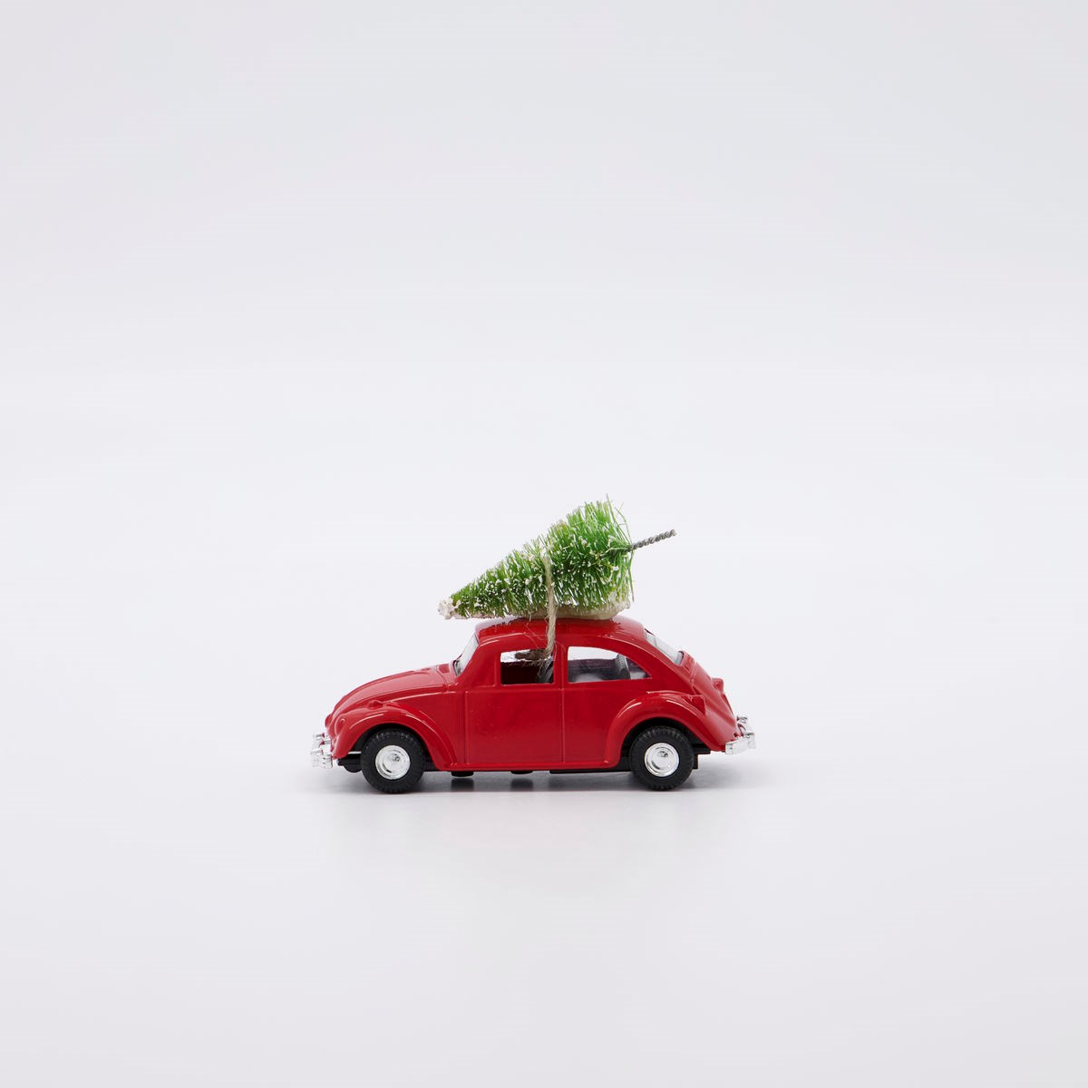 Vánoční dekorace MINI XMAS auto, červené D.8,5 cm_0