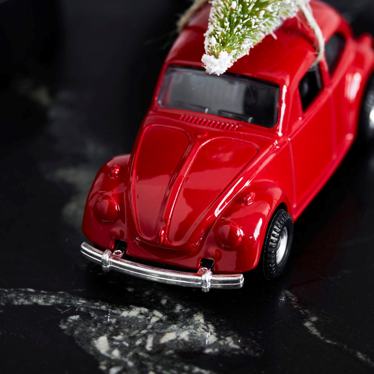 Vánoční dekorace MINI XMAS auto, červené D.8,5 cm_3