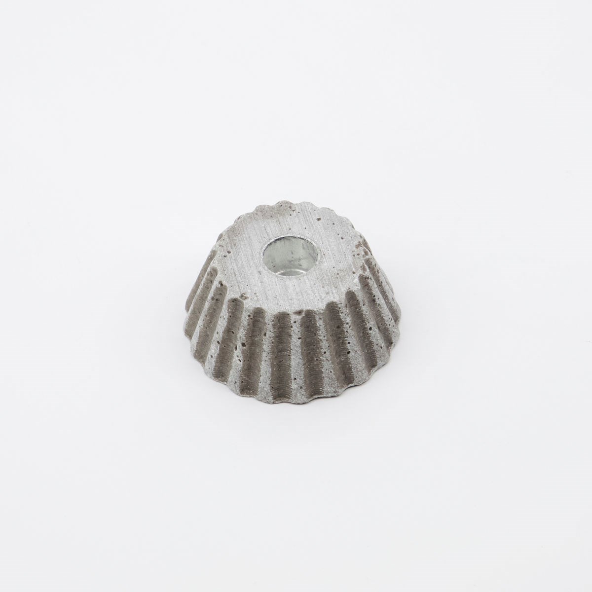 Svícen BAKE šedý V.5 cm šedý_0