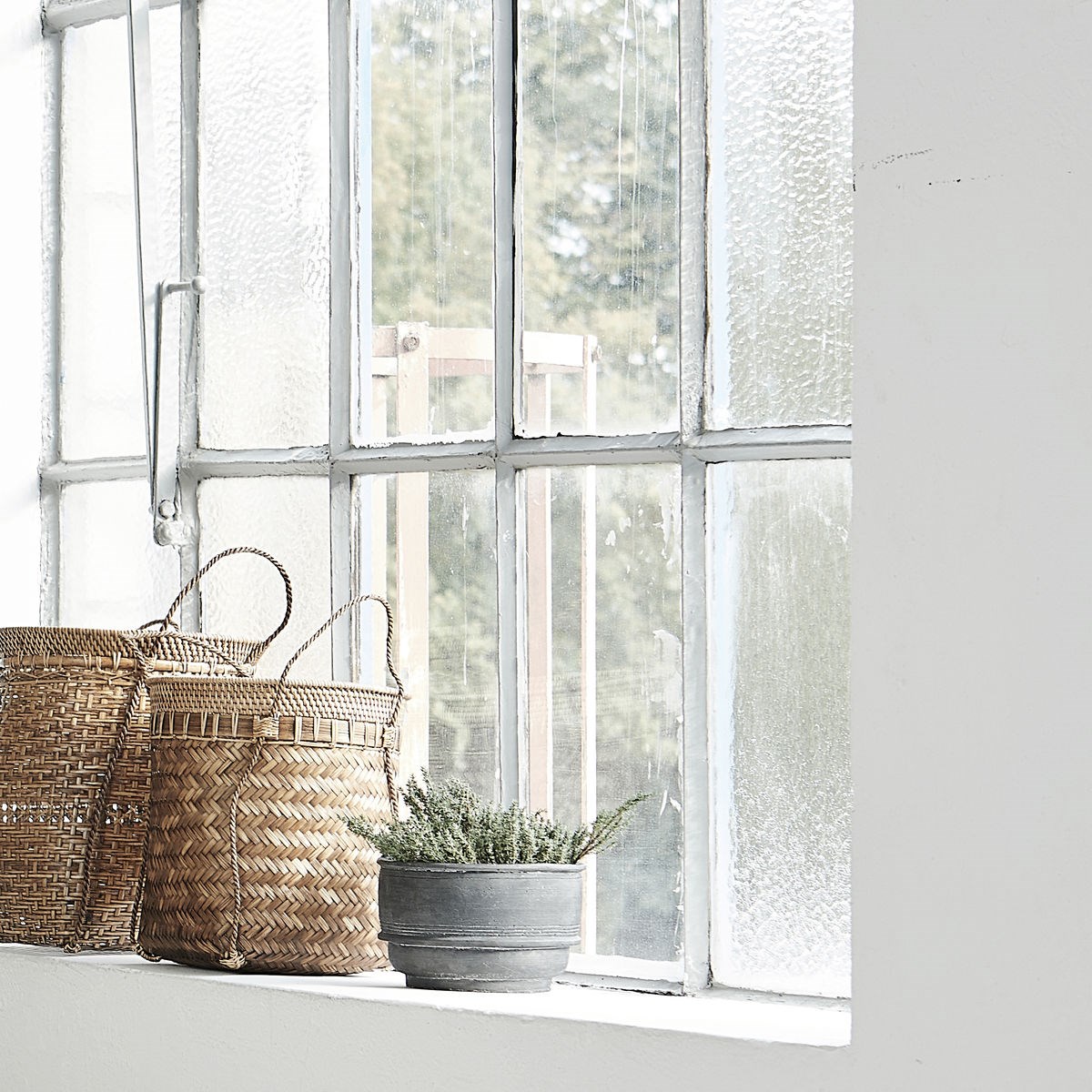 Květináč GROUND betonový P.22 cm černý_1