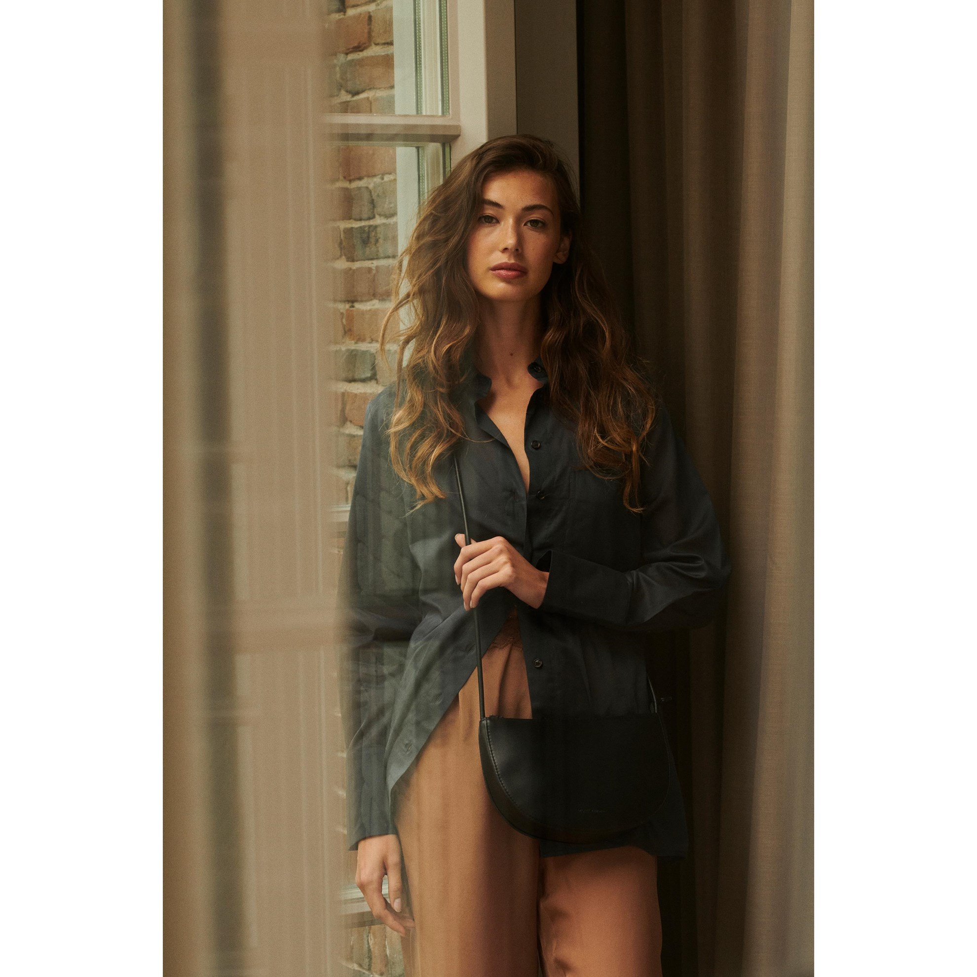 Kabelka FAROU half moon Monk & Anna černá_2