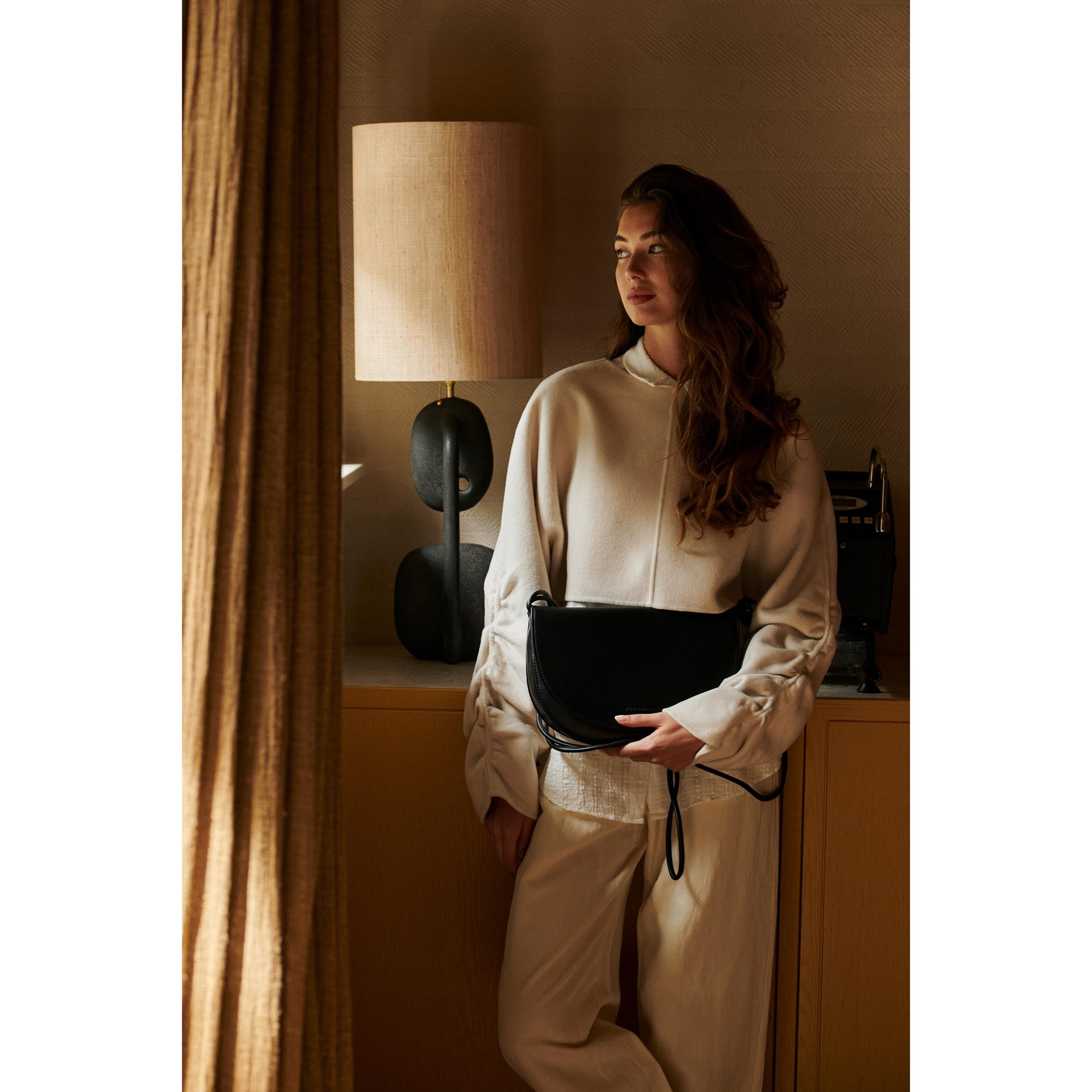 Kabelka přes rameno SOMA half moon černá_3