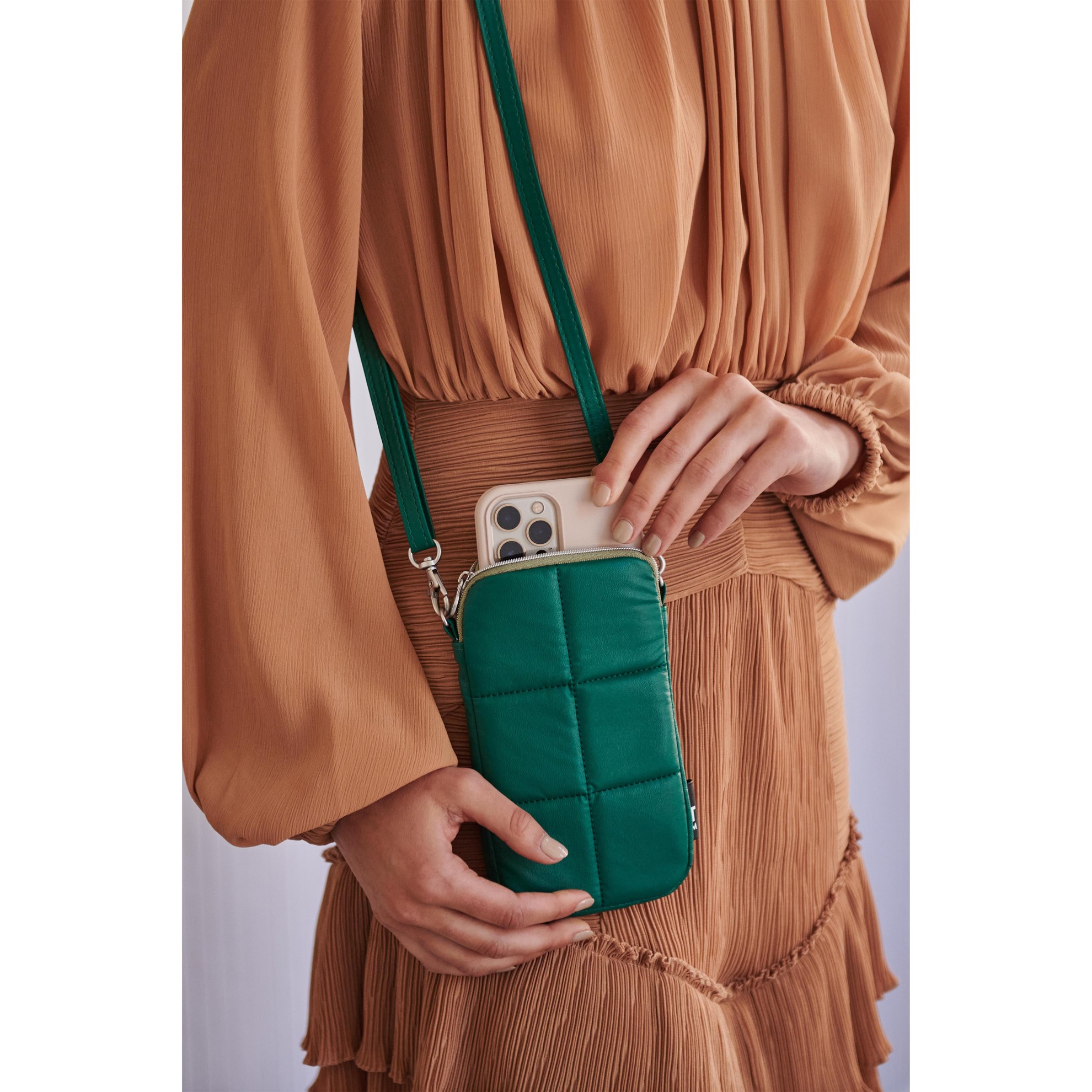 Prošívané pouzdro na telefon LUCE Tinne+Mia zelené_1