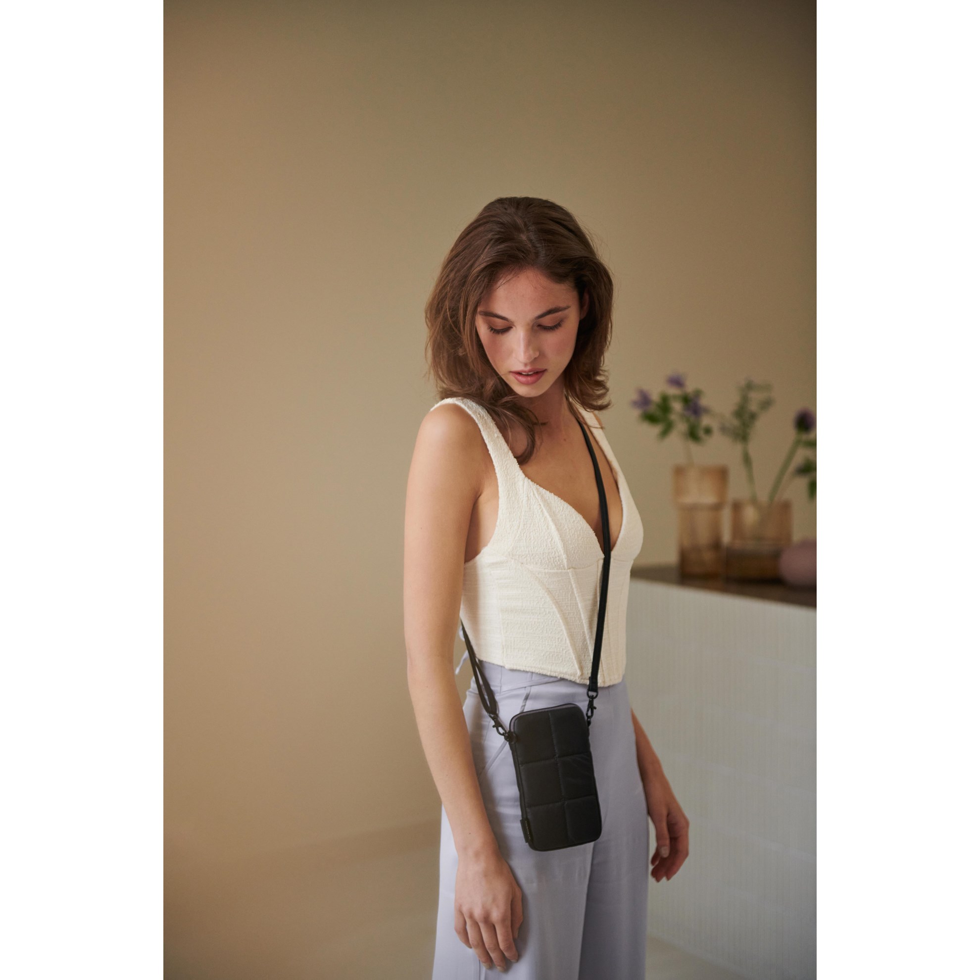 Prošívané pouzdro na telefon Tinne+Mia LUCE black_1