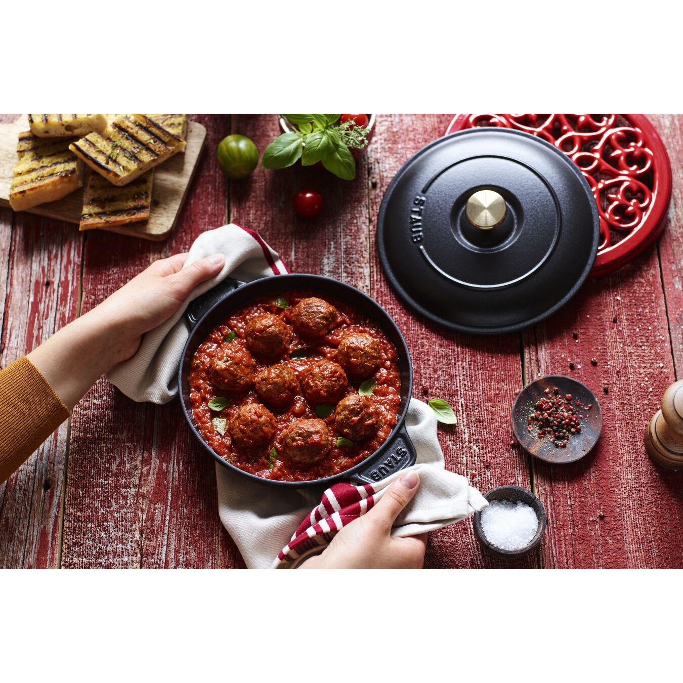 Zapékací forma STAUB s poklicí 20 cm černá_0