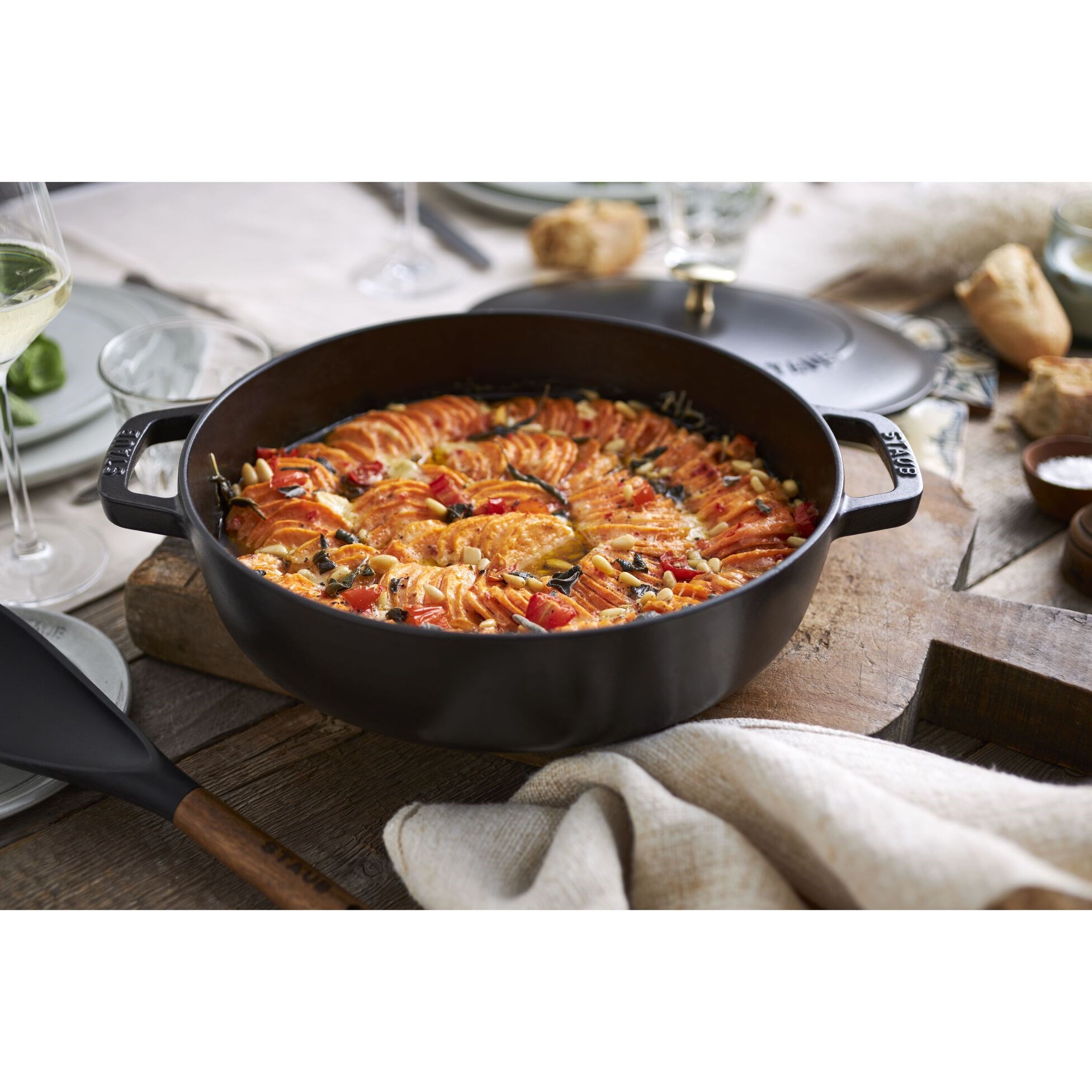 Kastrol STAUB se samopodlévací poklicí 28 cm černý 3,7l_3