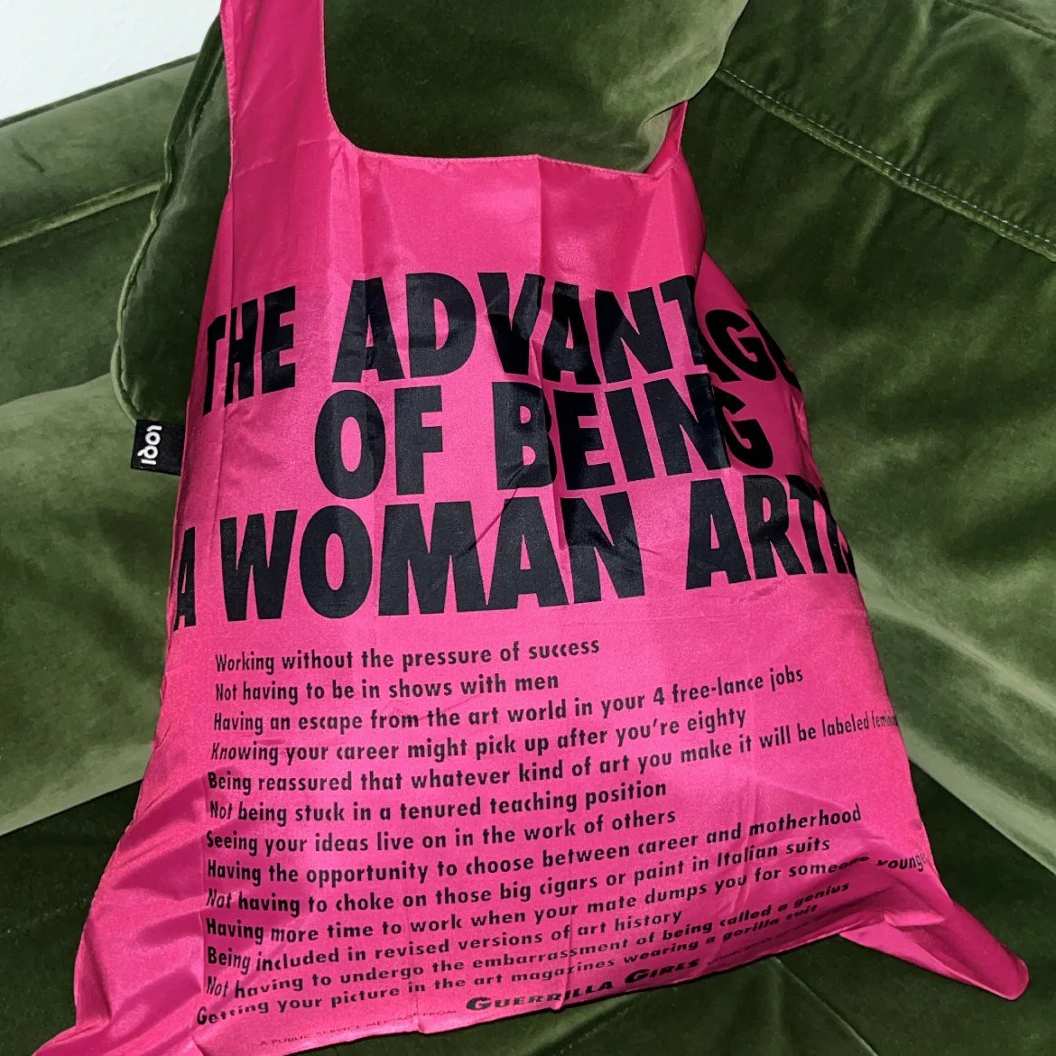 LOQI skládací taška - Museum - The Advantages Of Being - GUERRILLA GIRLS_1