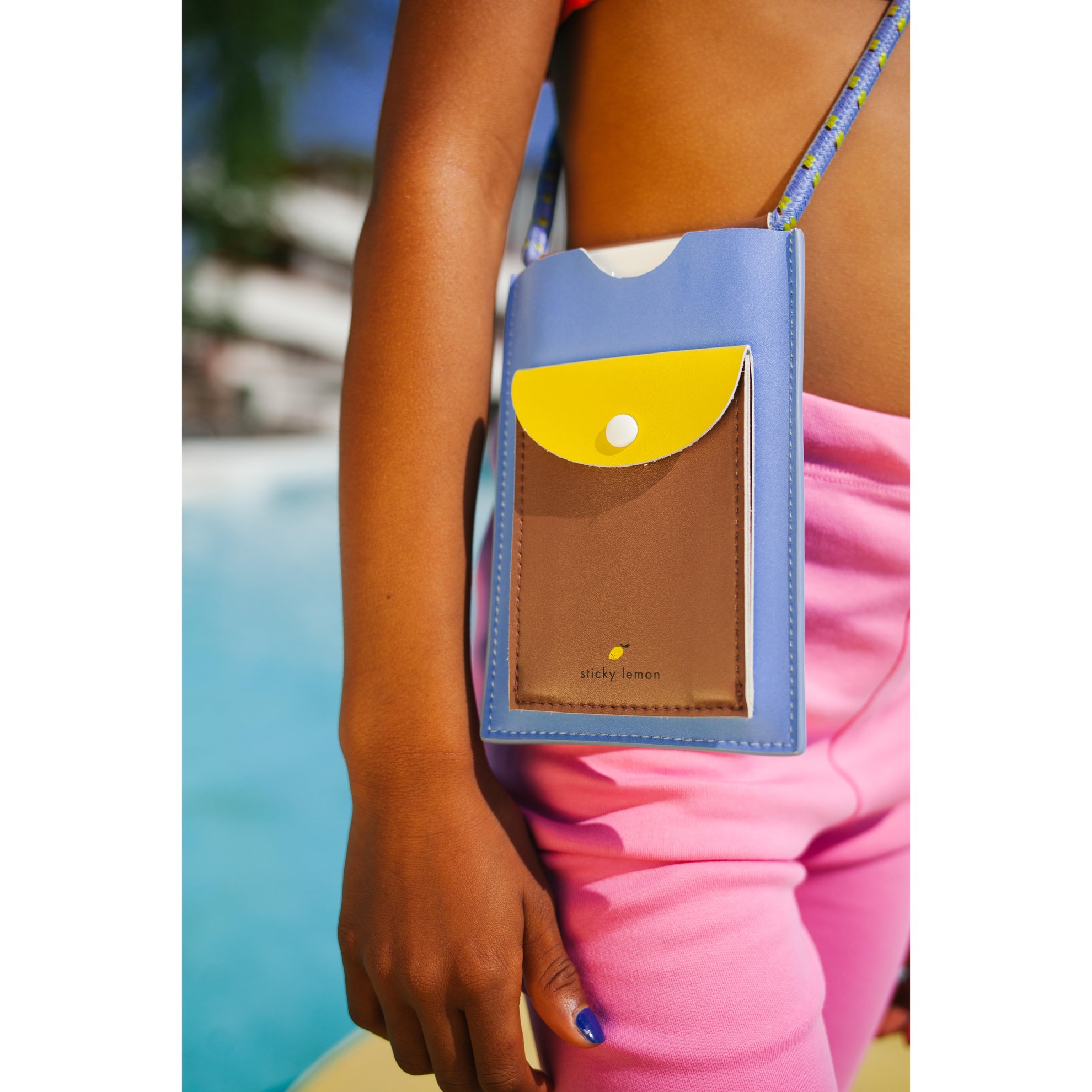 Pouzdro na telefon Sticky Lemon olympic pool_2