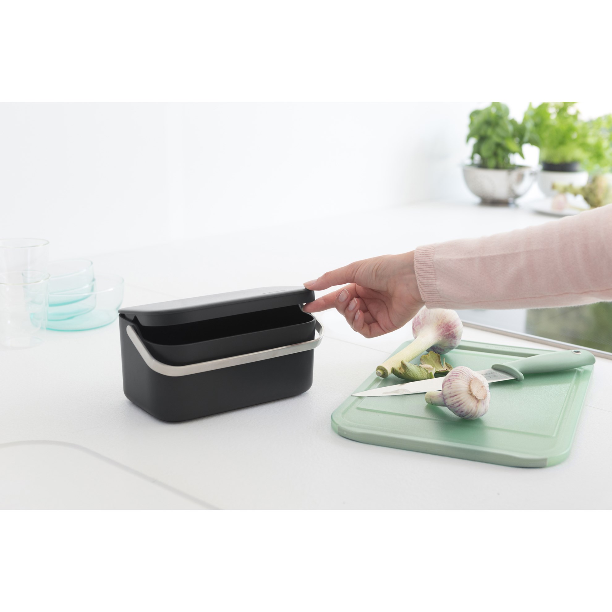 Dóza/koš na Bio odpad Brabantia 1,8l tmavě šedý_8