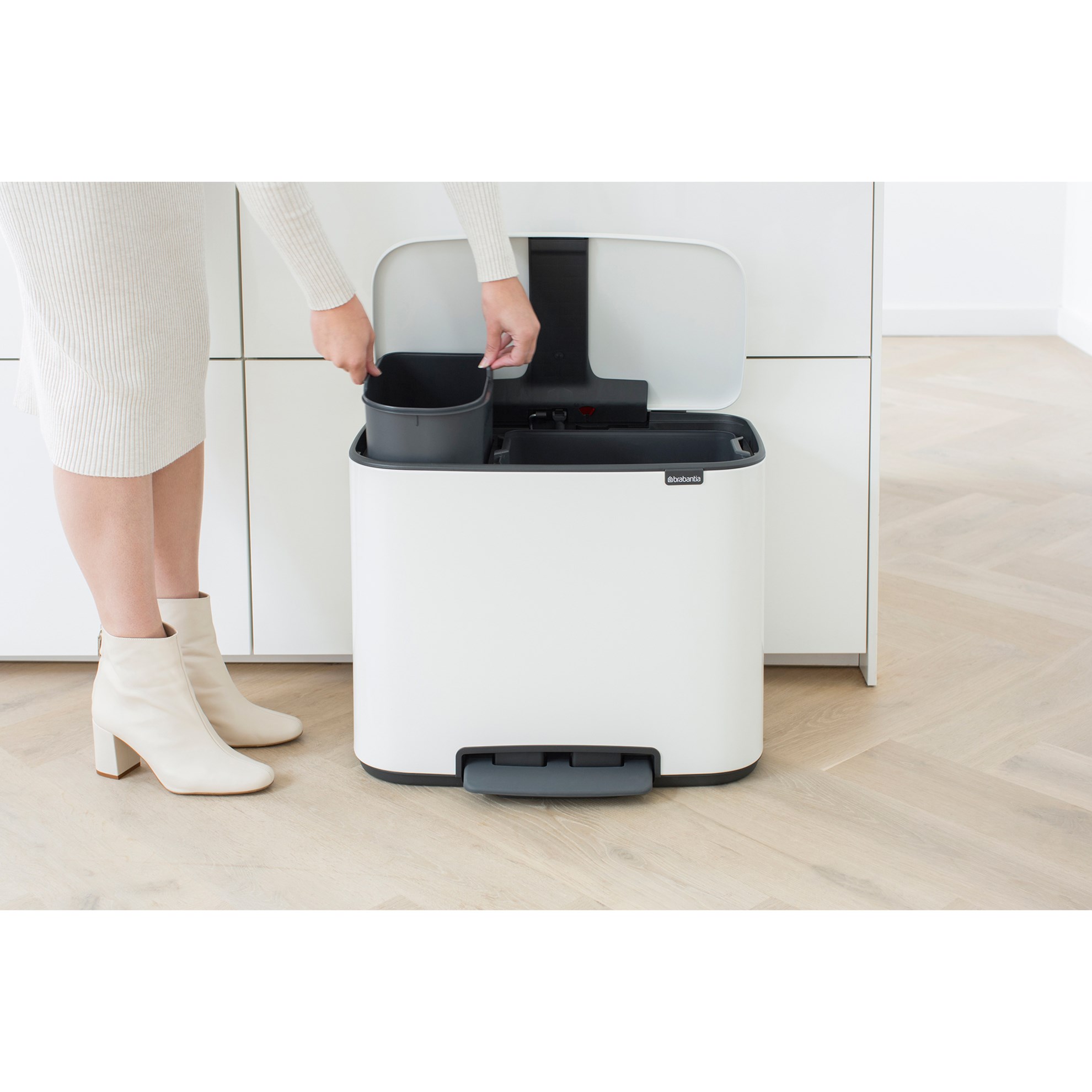 Pedálový odpadkový koš Brabantia BO 11l/23l bílý_7