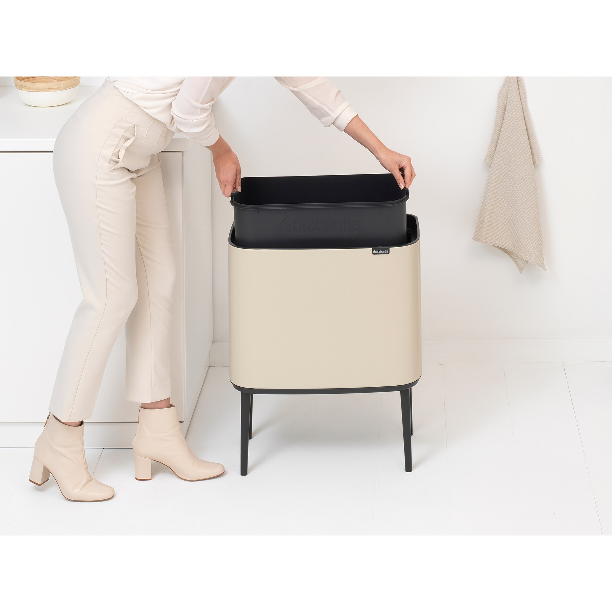 Odpadkový koš Brabantia BO TOUCH 36l béžový_1