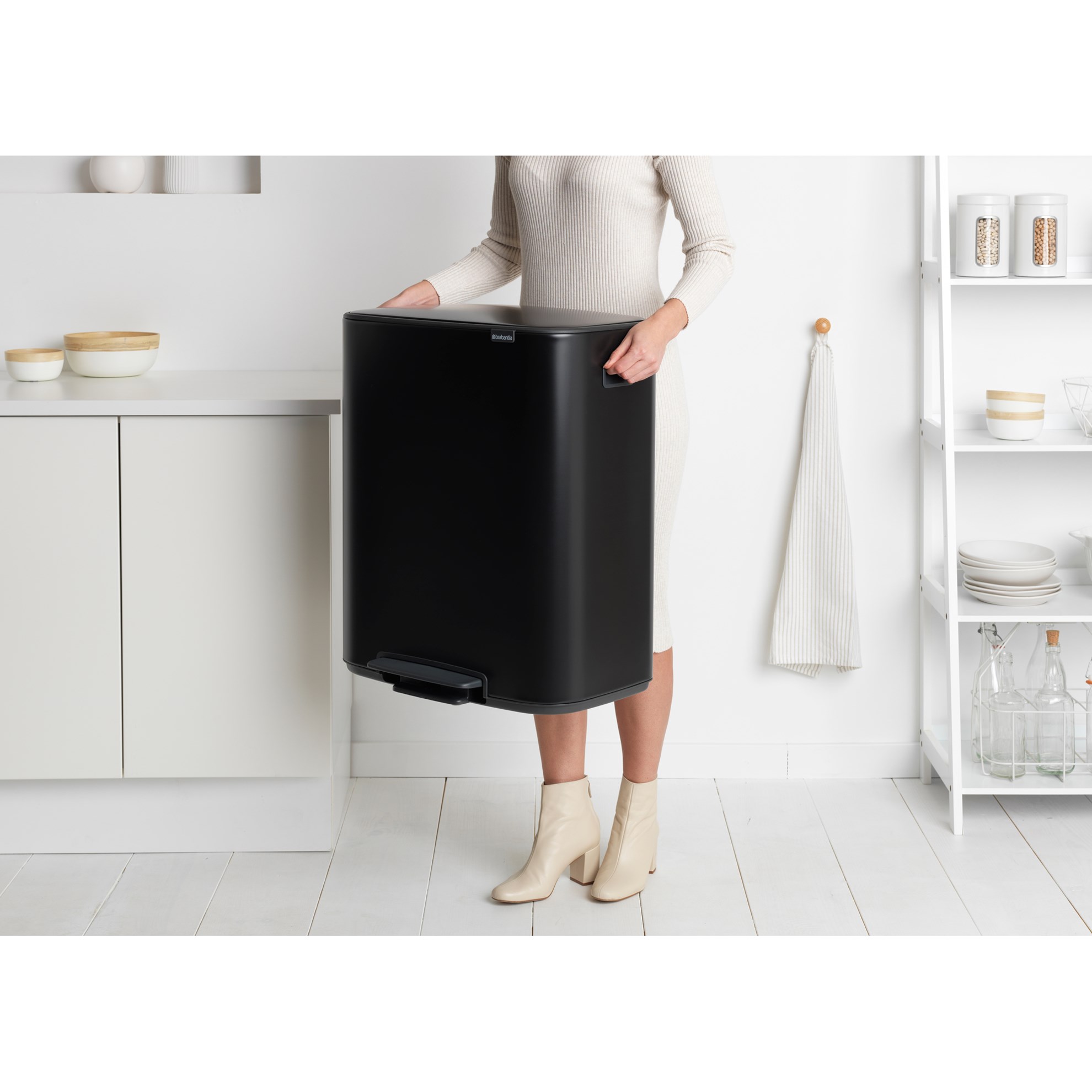 Pedálový odpadkový koš Brabantia BO 60l černý_3