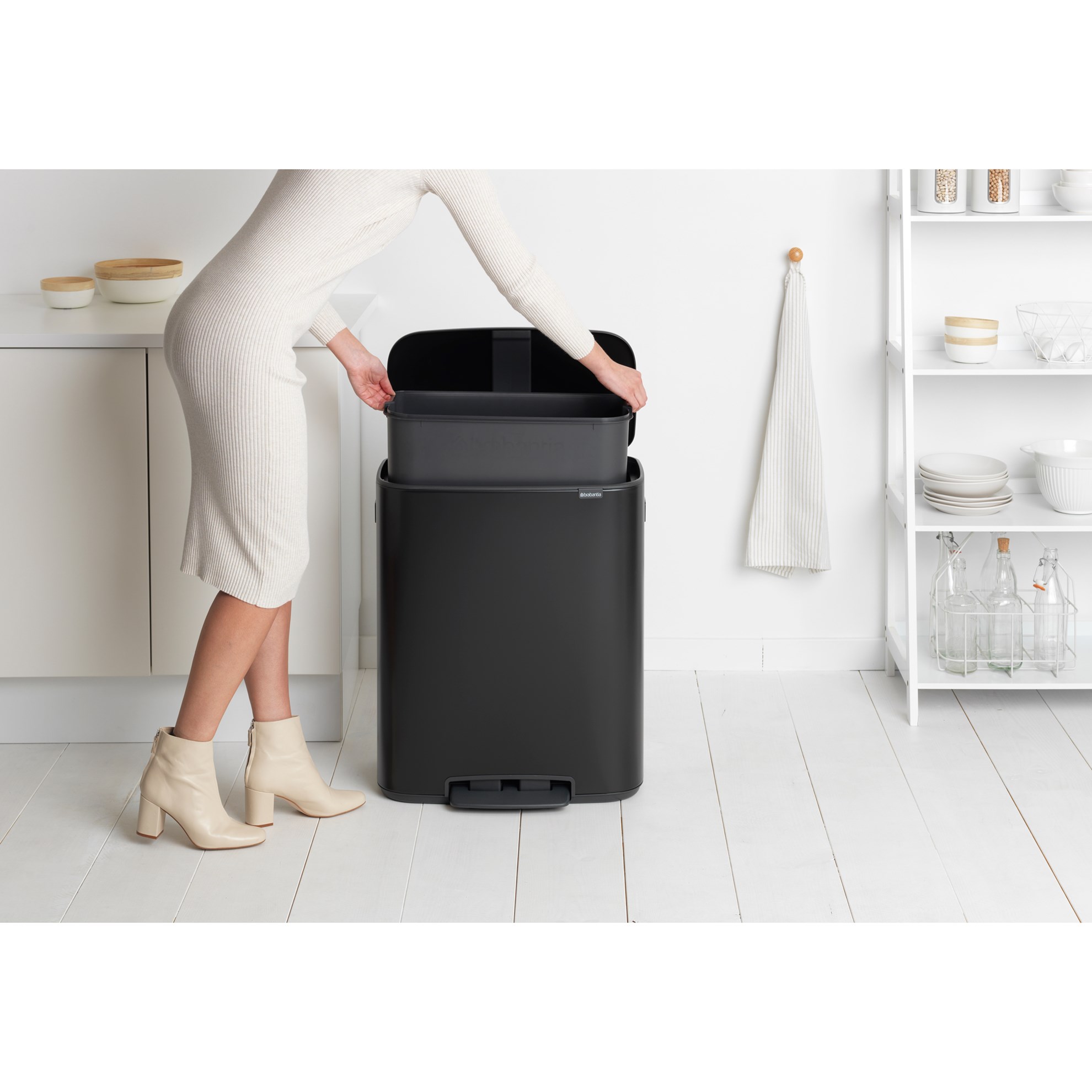 Pedálový odpadkový koš Brabantia BO 60l černý_11