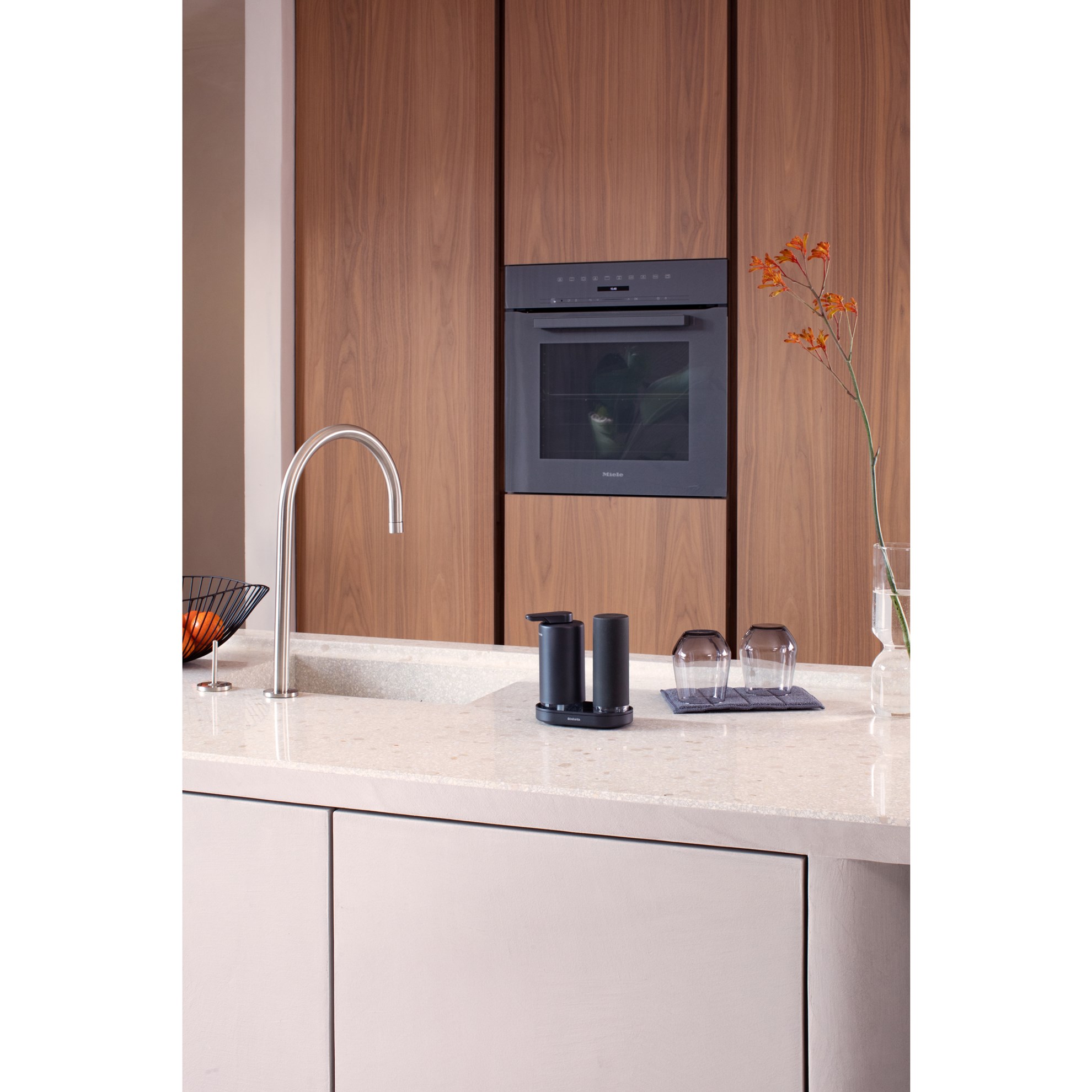 Sada dávkovačů na mýdlo/saponát Brabantia SINKSTYLE 2x200ml tmavě šedé_6
