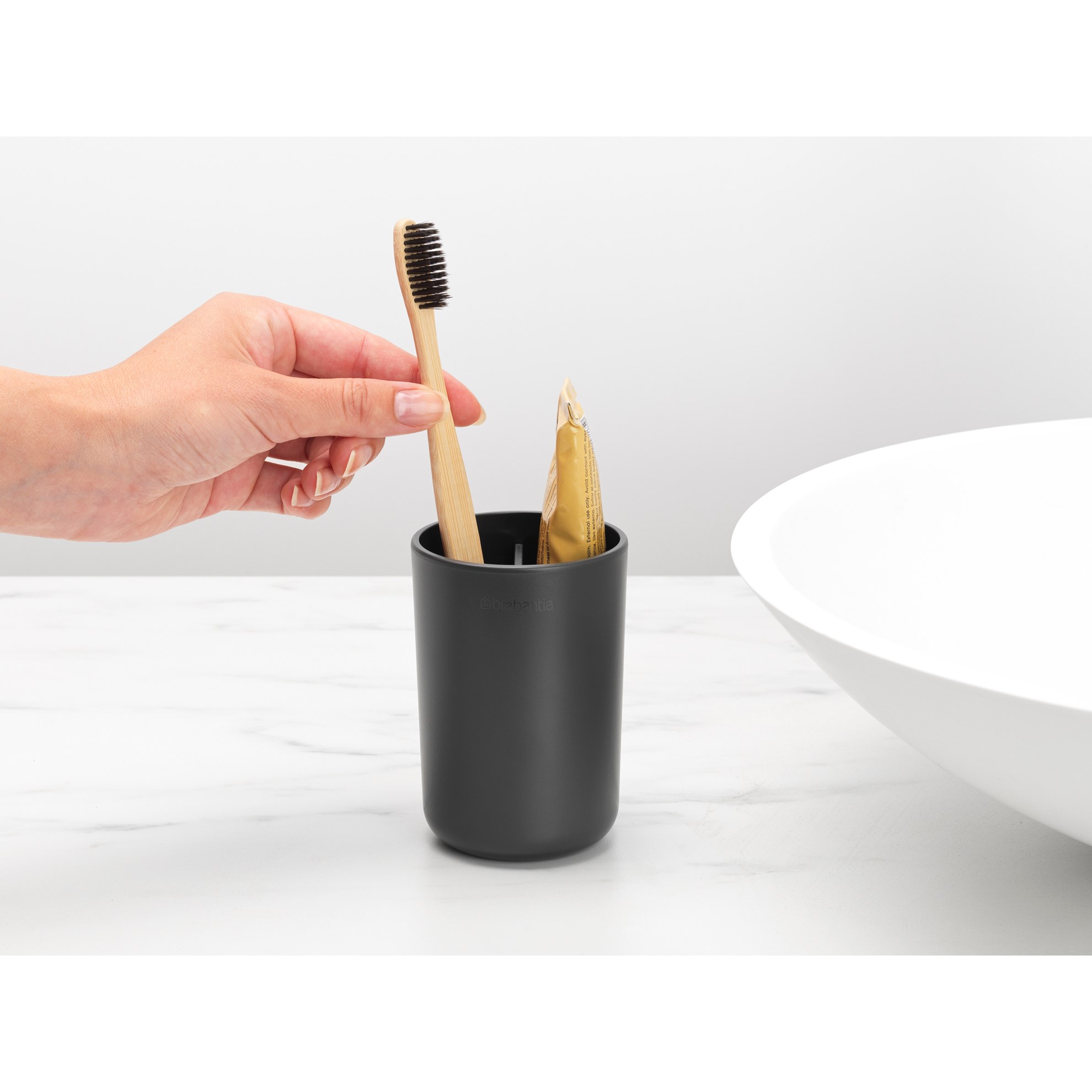 Kelímek na zubní kartáček Brabantia RENEW V.11cm tmavě šedý_4
