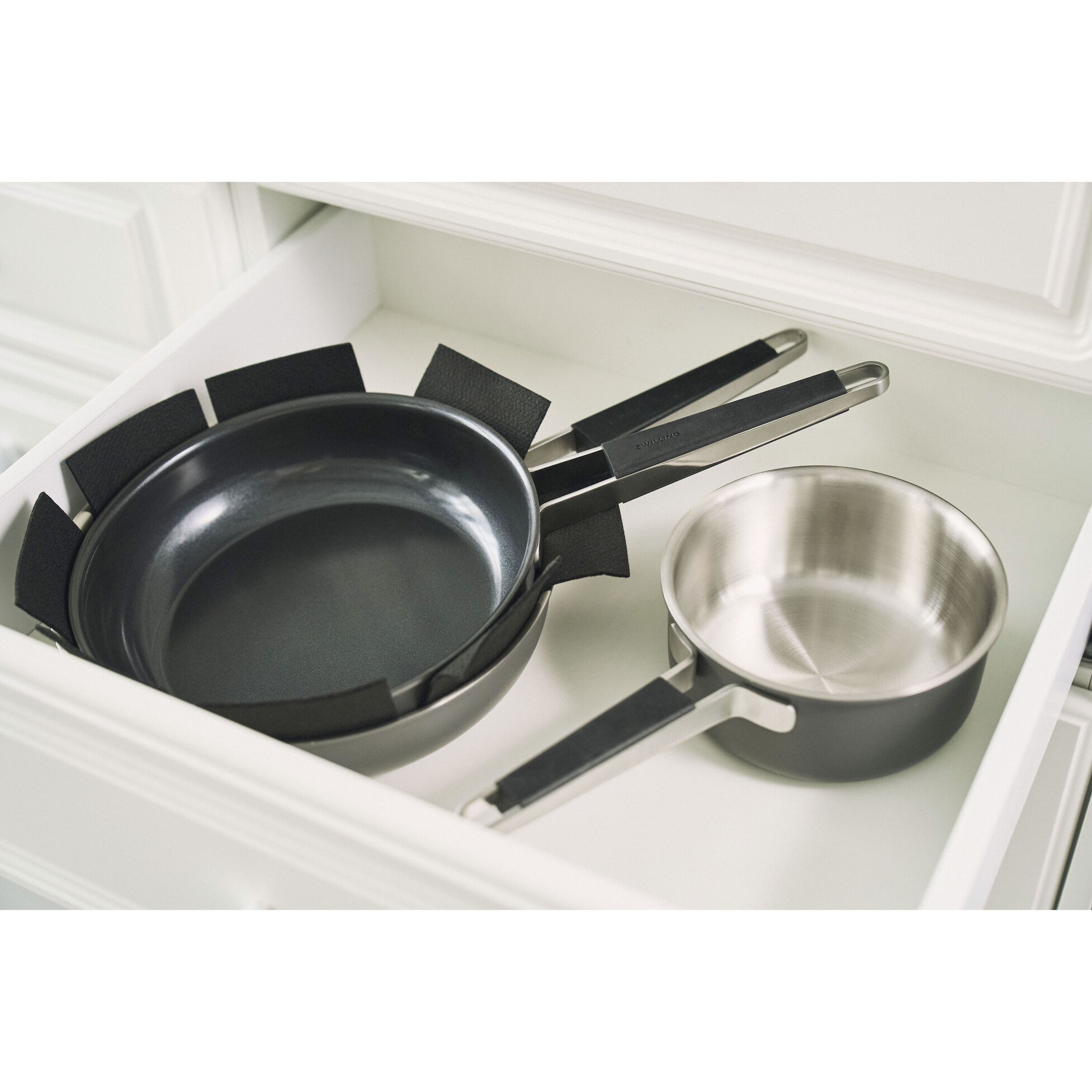 Nerezová pánev ZWILLING PURE 28cm s keramickým povrchem šedá_1