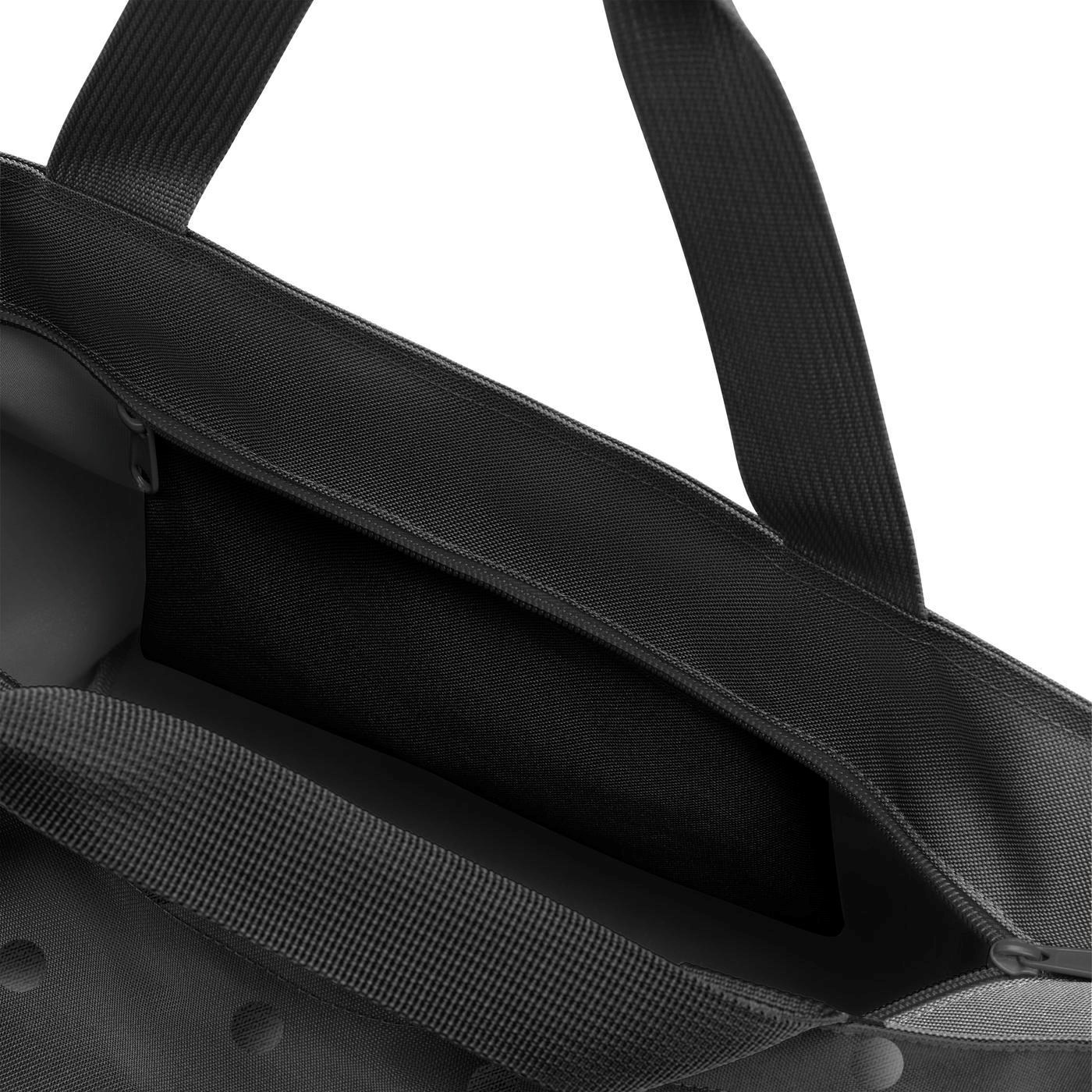 Taška přes rameno Reisenthel Shopper M glossy dots black_0