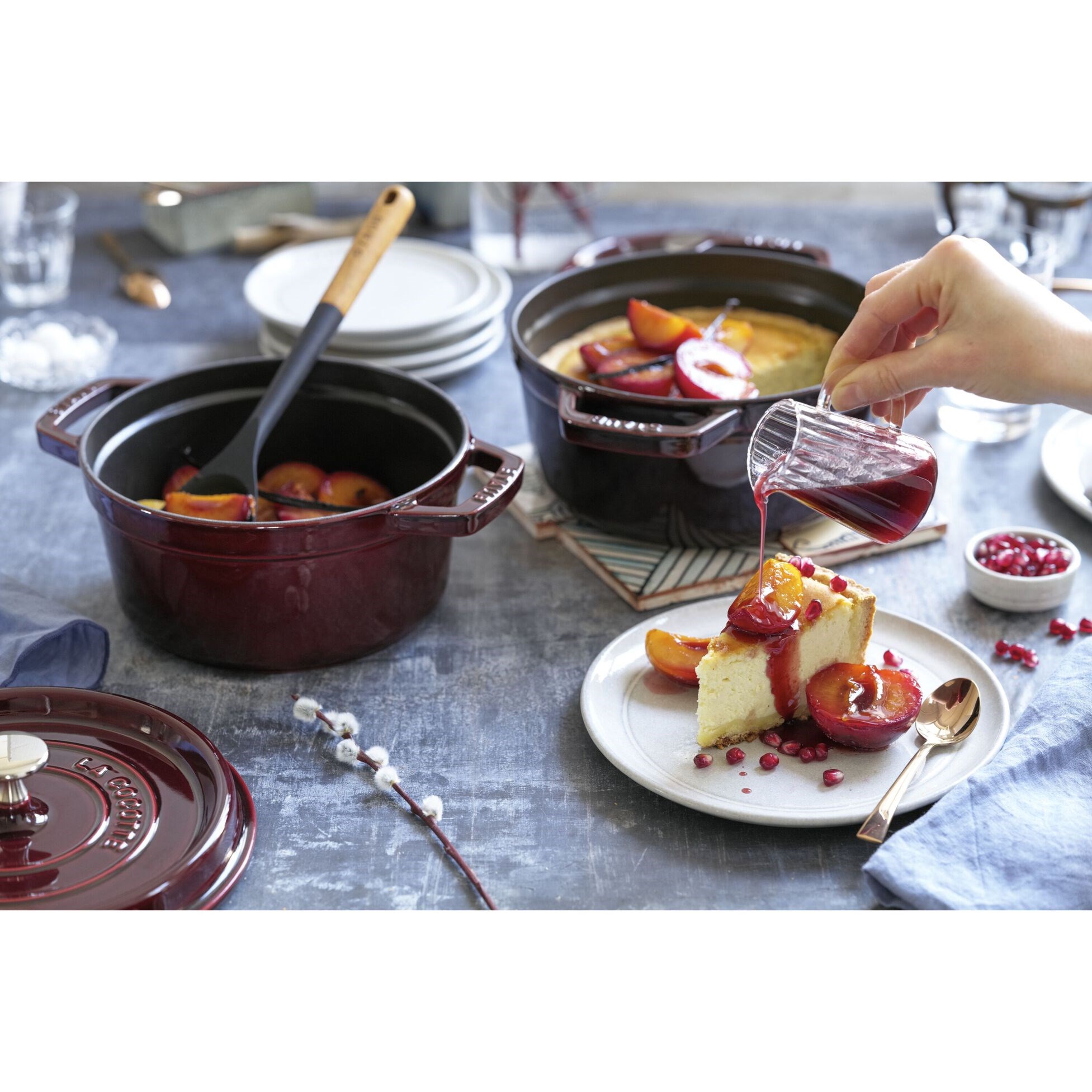 Hrnec STAUB  kulatý 22cm vínový 2,6l_0