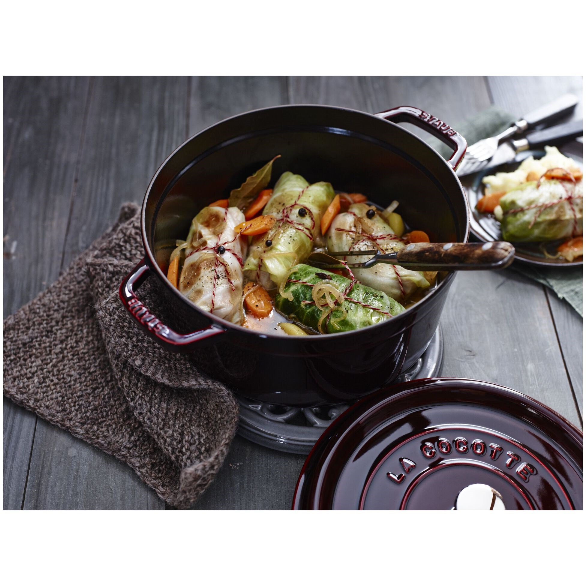 Hrnec STAUB  kulatý 22cm vínový 2,6l_1
