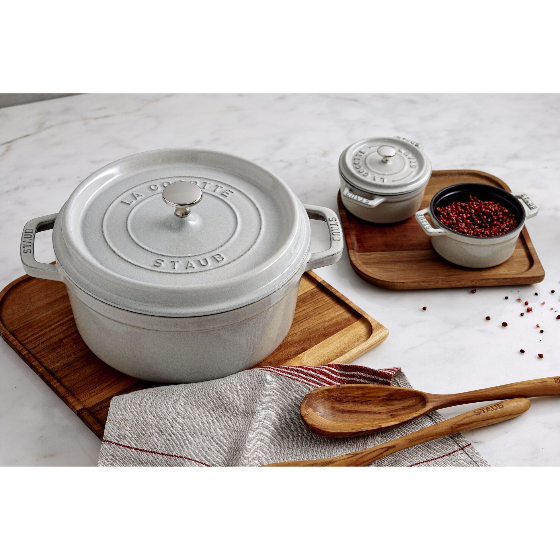 Hrnec STAUB  kulatý 26cm bílý lanýž 5,2l_1