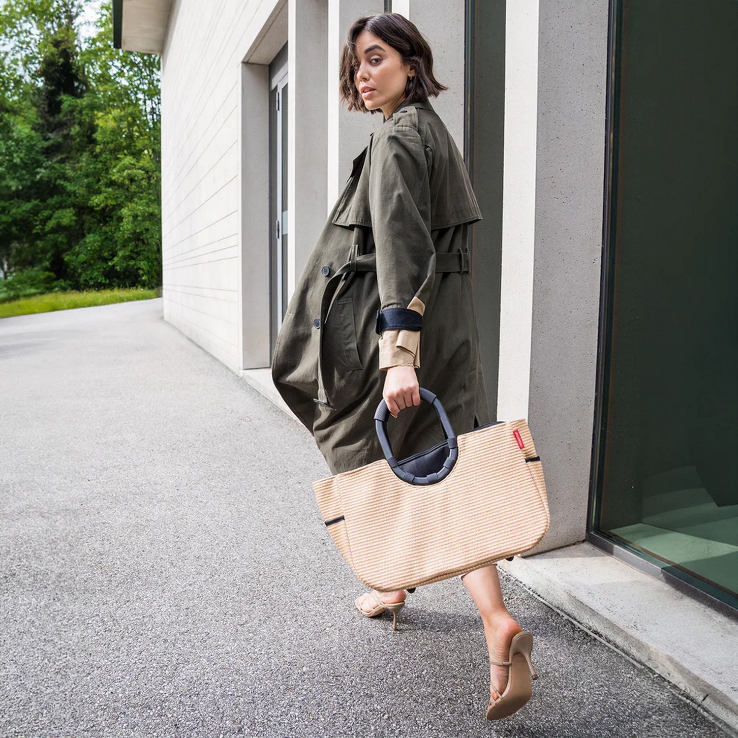 Módní taška Reisenthel Loopshopper M frame raffia black_1